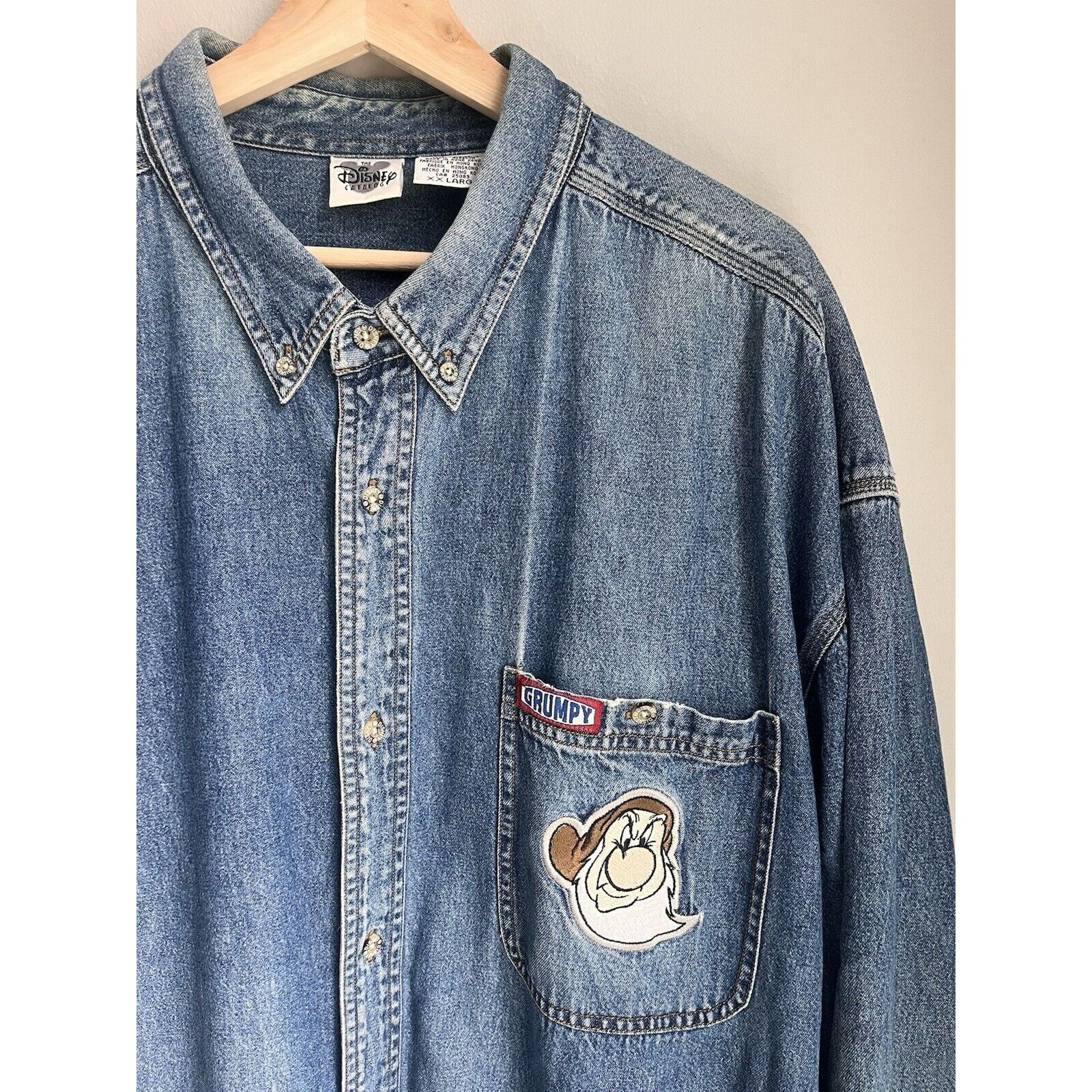 Disney VINTAGE 90S Y2K DISNEY SNOW WHITE DWARFS GRUMPY DENIM SHIRT Size US XXL / EU 58 / 5 - 1 Thumbnail