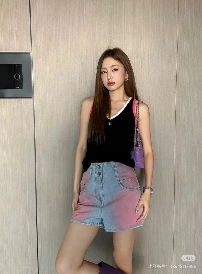 Chanel Chanel 24P black dark pattern V-neck knitted vest Size XS / US 0-2 / IT 36-38 - 6 Thumbnail
