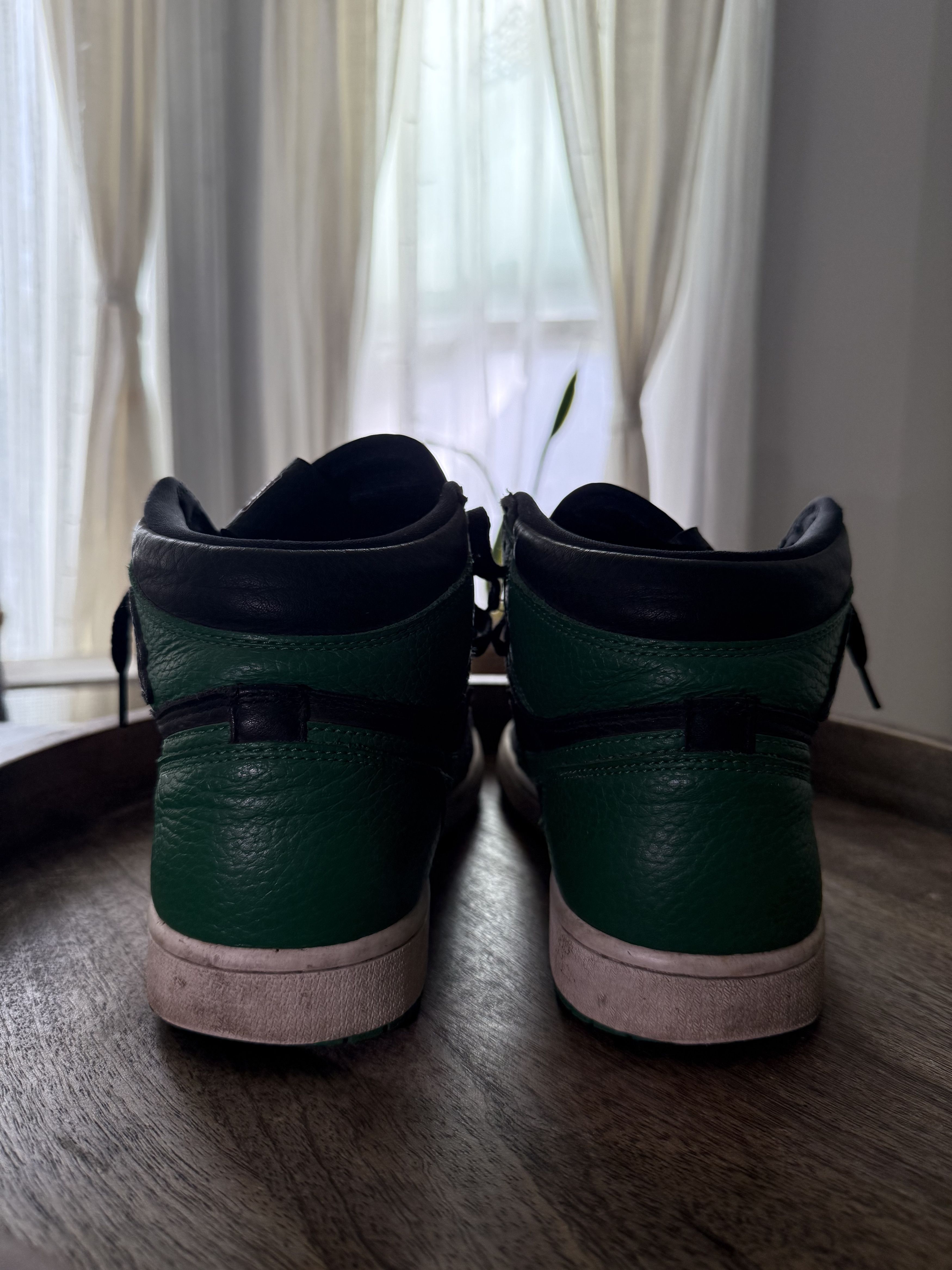 Jordan Brand × Nike AIR JORDAN 1 RETRO HIGH OG 'PINE GREEN 2.0' Size US 9 / EU 42 - 4 Thumbnail