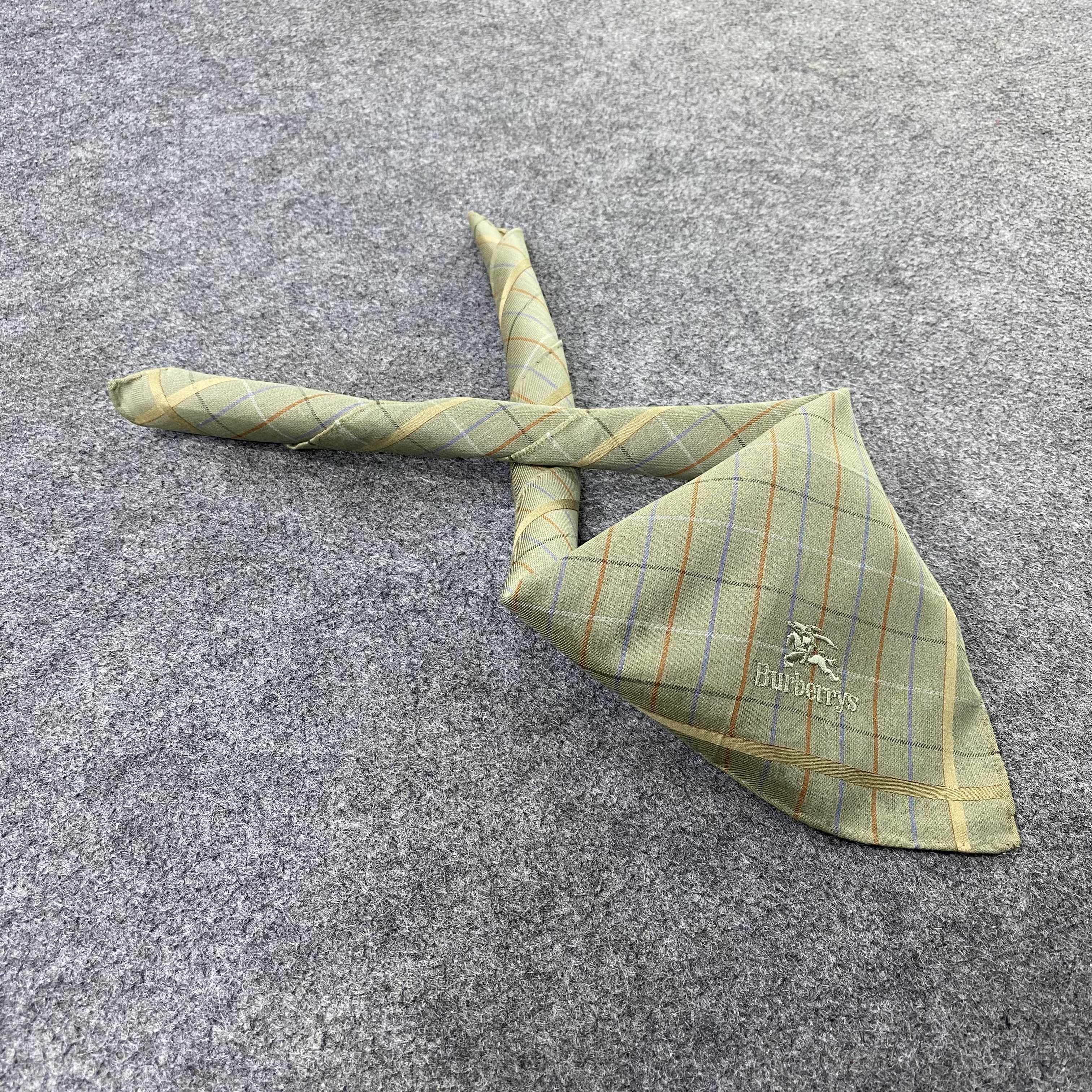Burberry Burberry Handkerchief / Bandana / Neckerchief-B2111 Size ONE SIZE - 1 Thumbnail