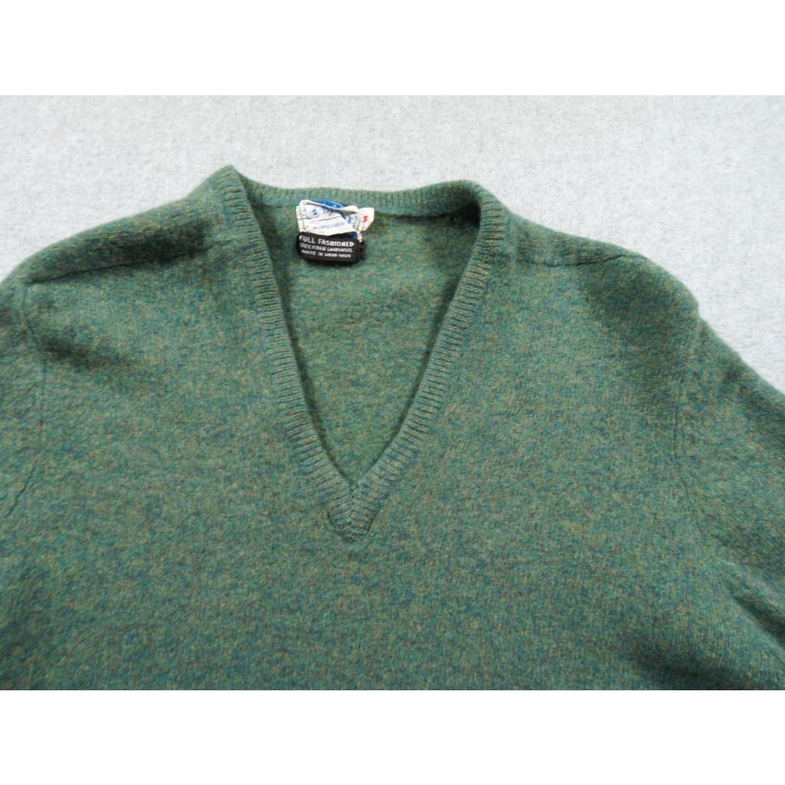 Vintage VINTAGE Brent Sweater Womens Medium Green Vneck Knit Wool Montgomery FLAWS Size M / US 6-8 / IT 42-44 - 2 Thumbnail