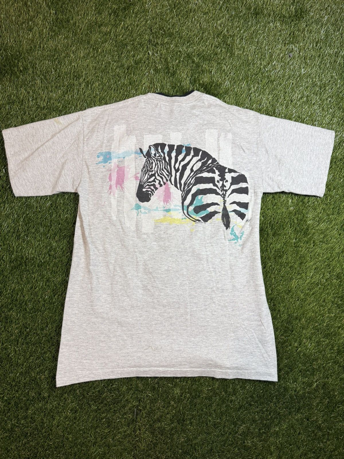 Vintage Vintage 90s Zebra Vibrant Wraparound Nature Animal Tee Size US L / EU 52-54 / 3 - 4 Thumbnail