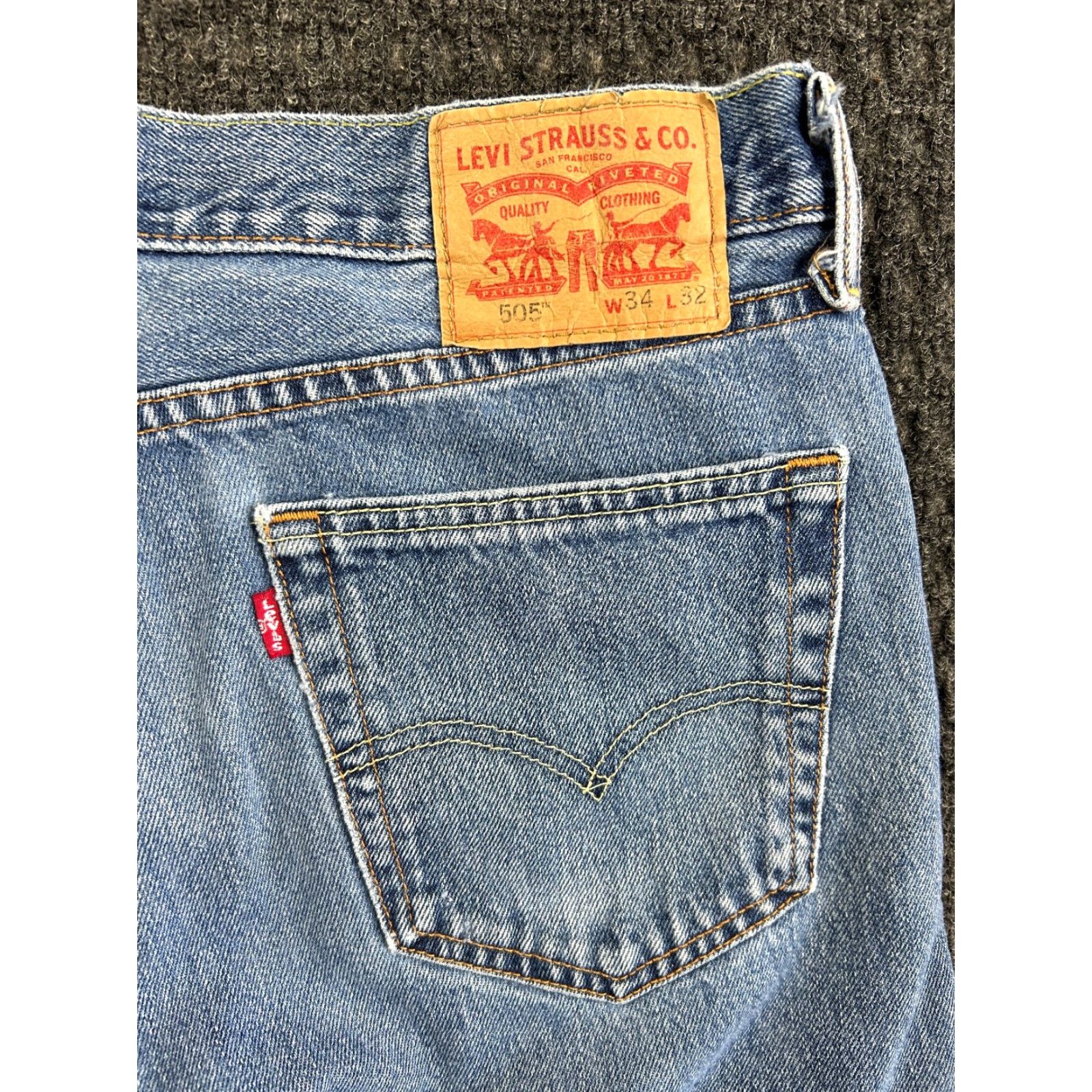 Levi's VINTAGE Levi’s 505 Jeans Straight Regular Fit 34 x 32 Light Blue Denim Distressed Work 80s 90s USA Mens Size US 34 / EU 50 - 3 Thumbnail