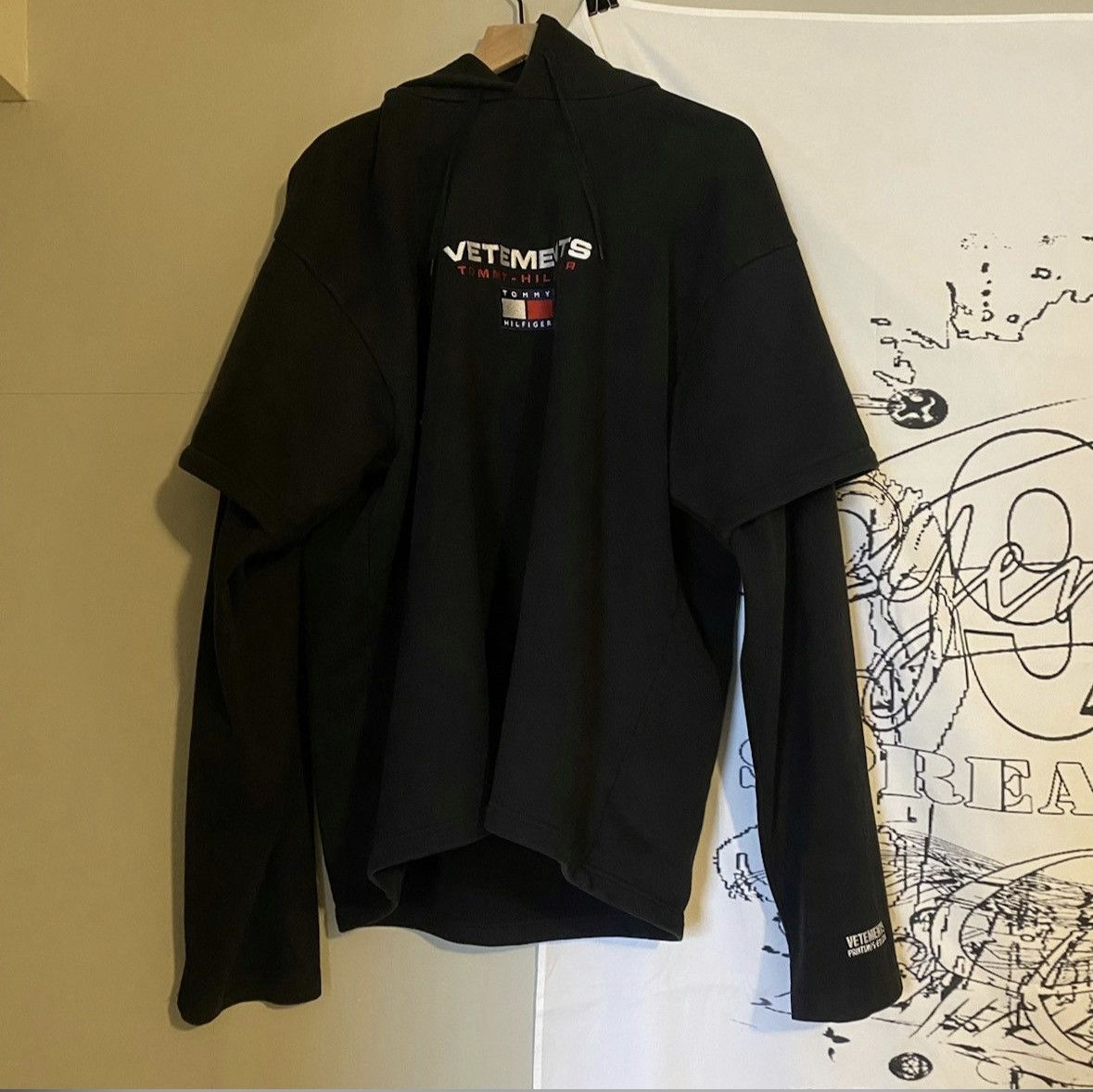 image of Vetement X Tommy Hilfiger Sweatshirt in Black, Men's (Size Large)