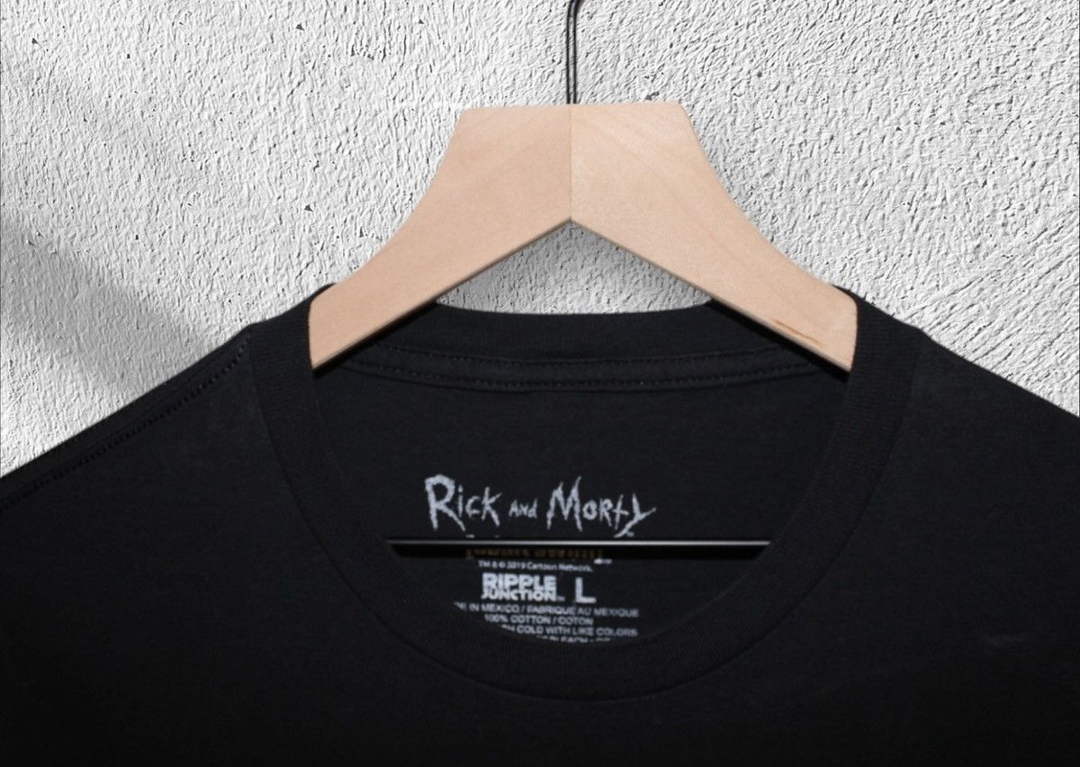 Cartoon Network Rick & Morty Rick Holding Morty Eyes Open Shirt Large Size US L / EU 52-54 / 3 - 3 Thumbnail