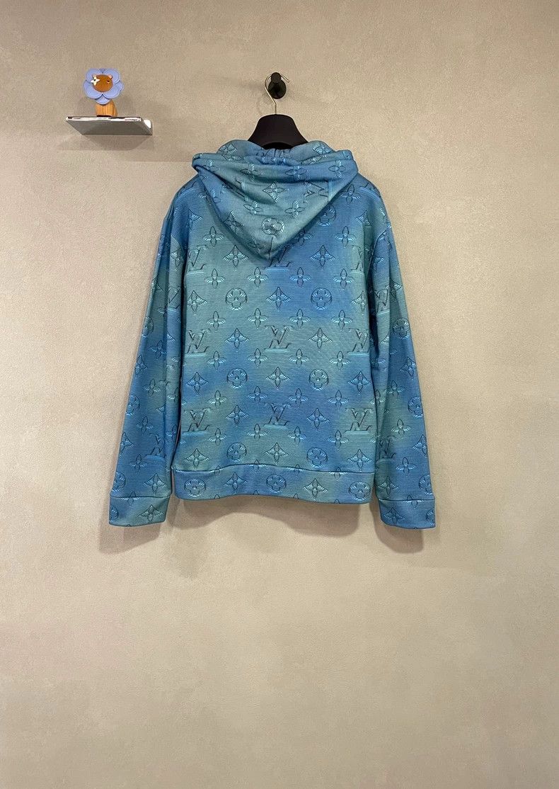 Louis Vuitton Louis Vuitton Blue gradient full-print logo sweatshirt 2503 Size US M / EU 48-50 / 2 - 2 Thumbnail