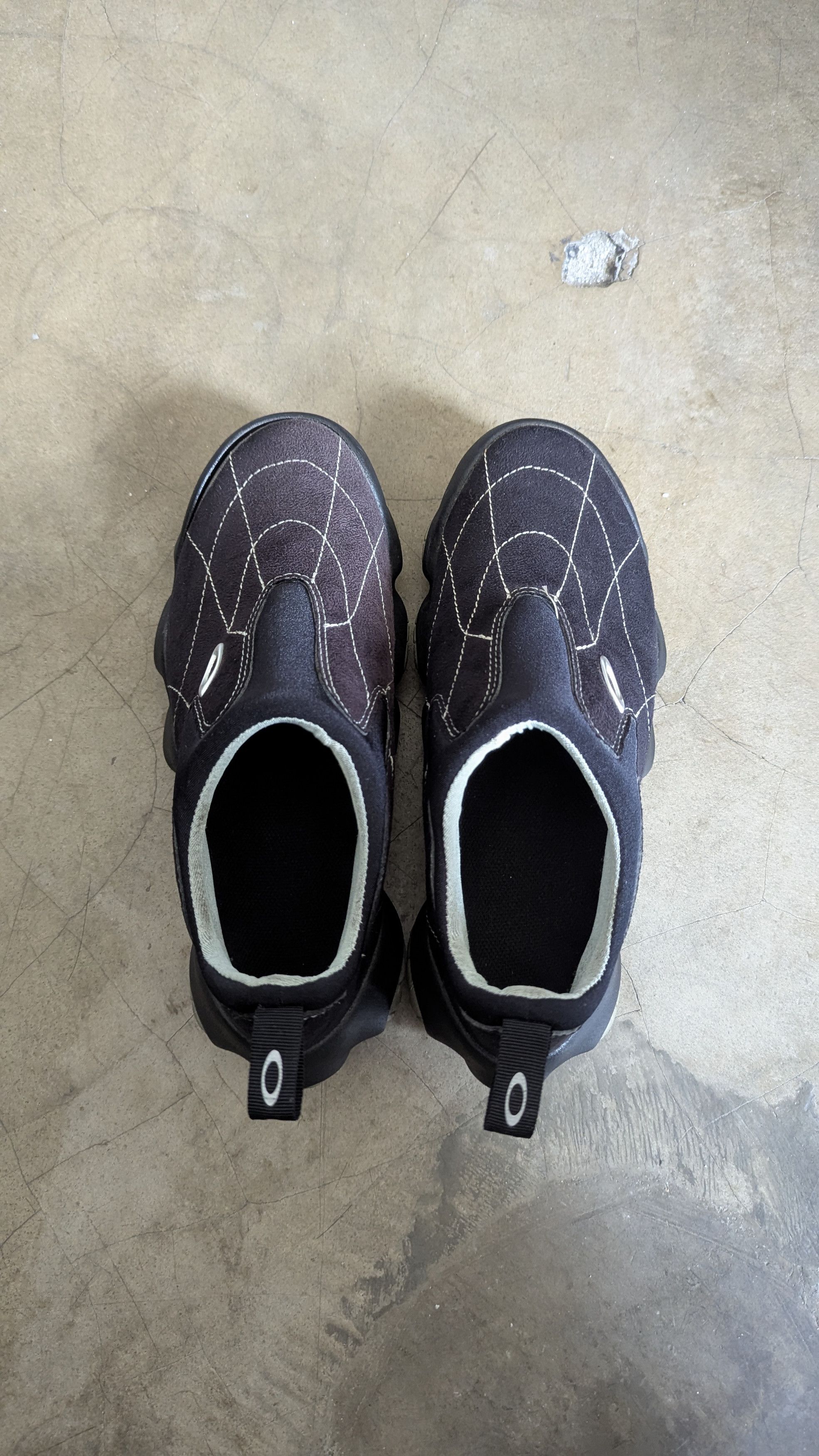 Oakley Vintage Y2K Oakley Flesh Bottlecap (Black) Shoes Gorpcore 90 Size US 6 / EU 39 - 8 Thumbnail
