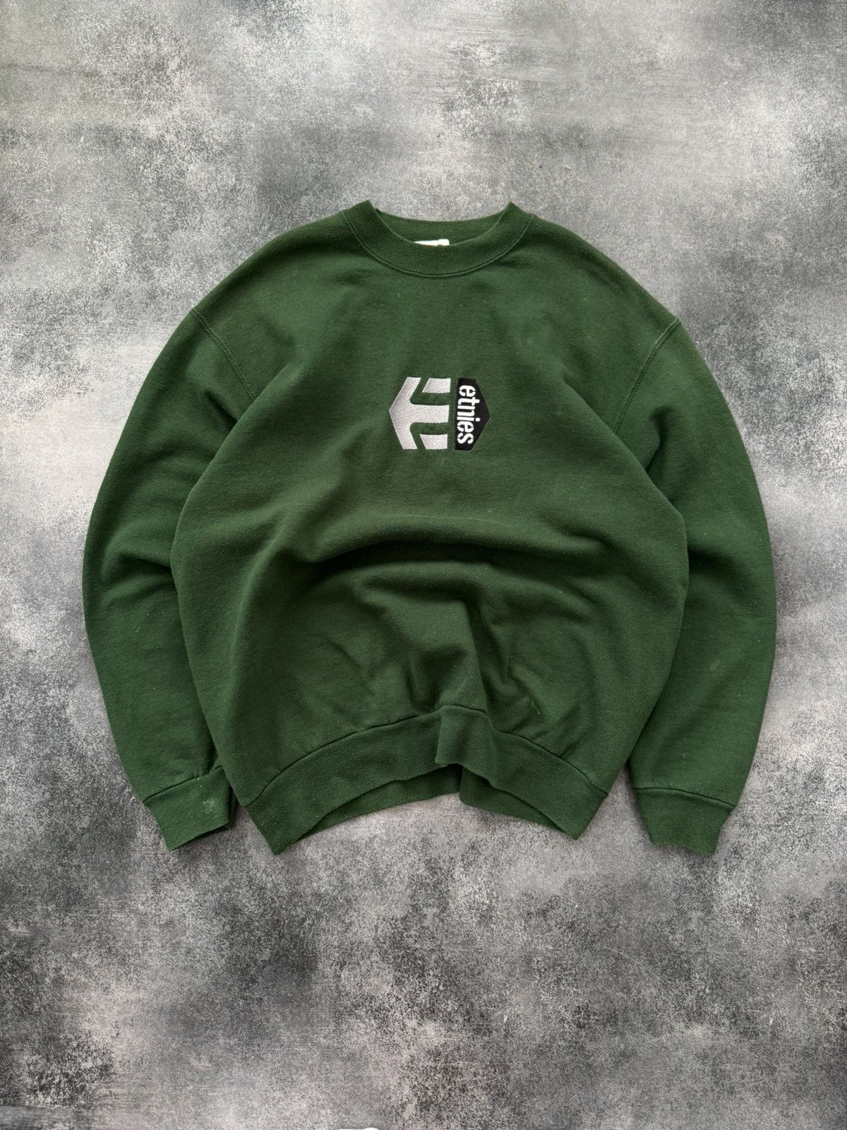 Etnies Crazy Vintage Etnies Baggy Embroidered Logo Skate Sweatshirt Size US L / EU 52-54 / 3 - 1 Thumbnail