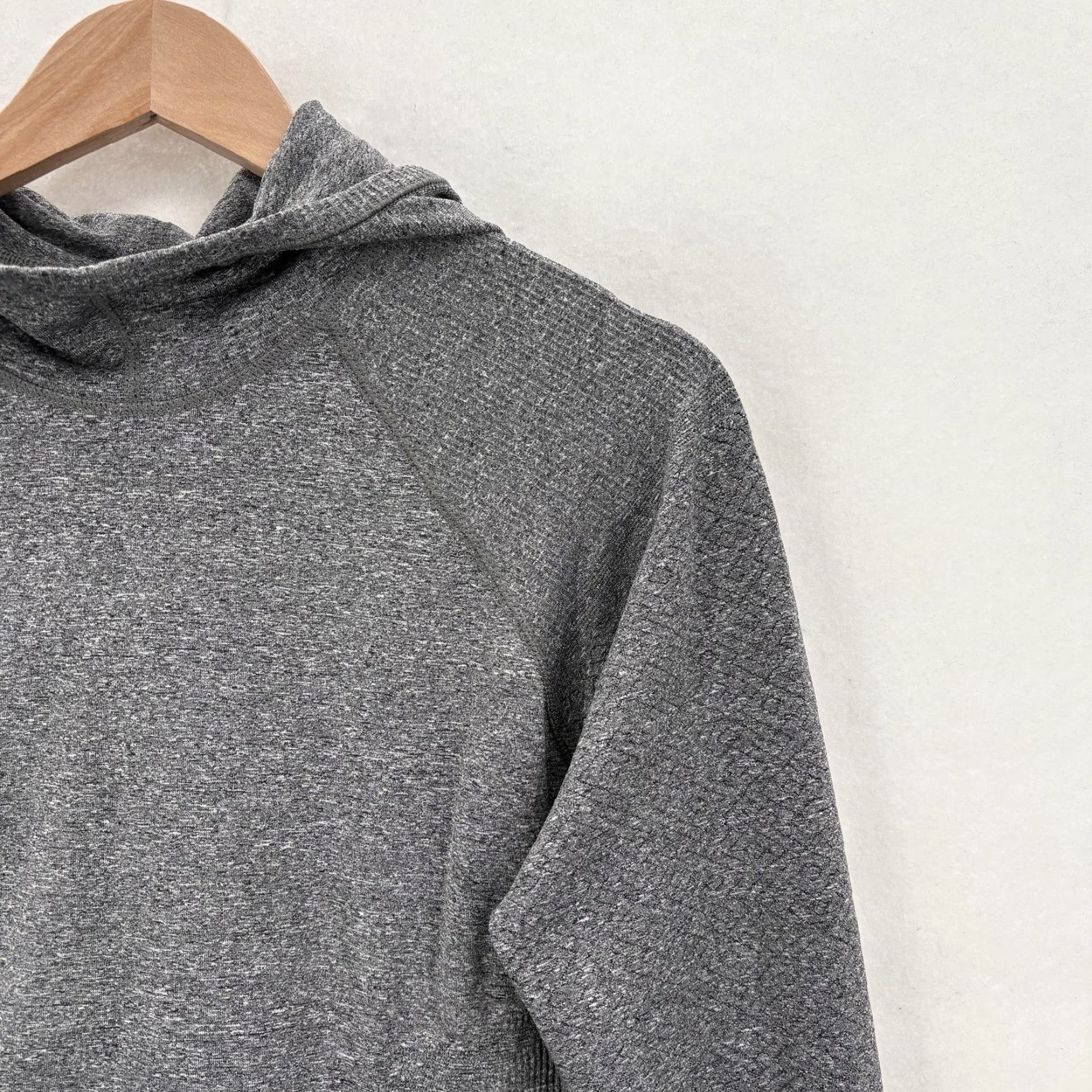Athleta Athleta Hoodie Womens L Gray Lightweight Ruched Knit Thumbholes Gym Pullover Crew Neck Size L / US 10 / IT 46 - 2 Thumbnail