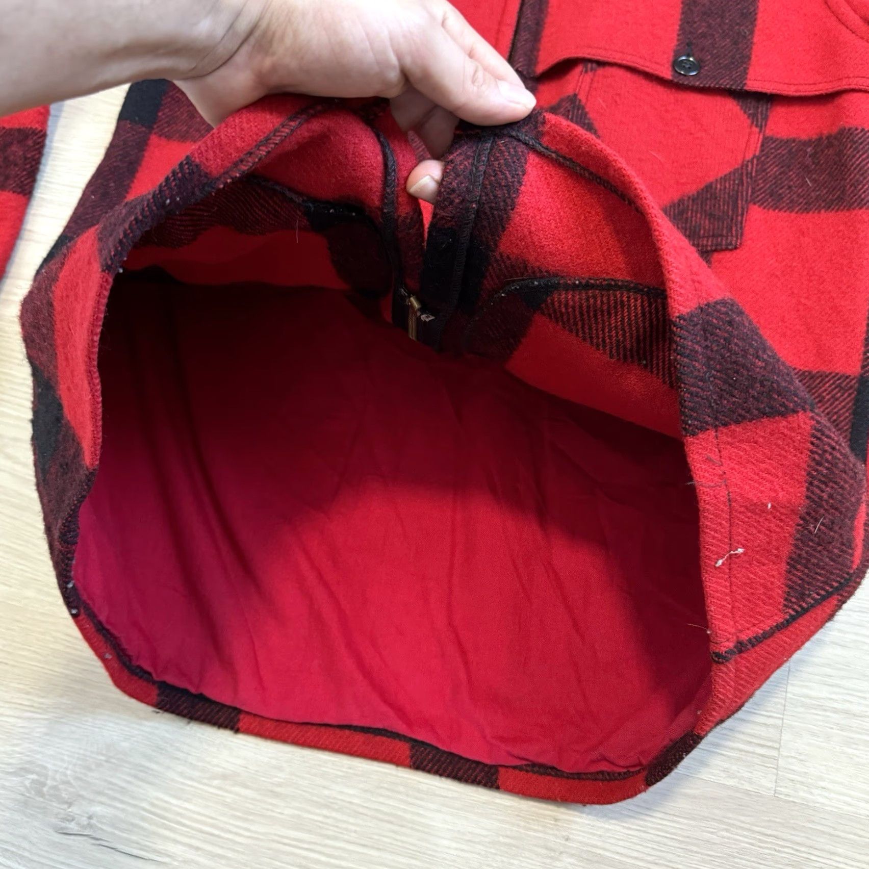 Johnson Woolen Mills VINTAGE Johnson Woolen Mills Red Buffalo Plaid Mackinaw Jacket Wool Mens Size 40 Size US XXS / EU 40 - 7 Thumbnail