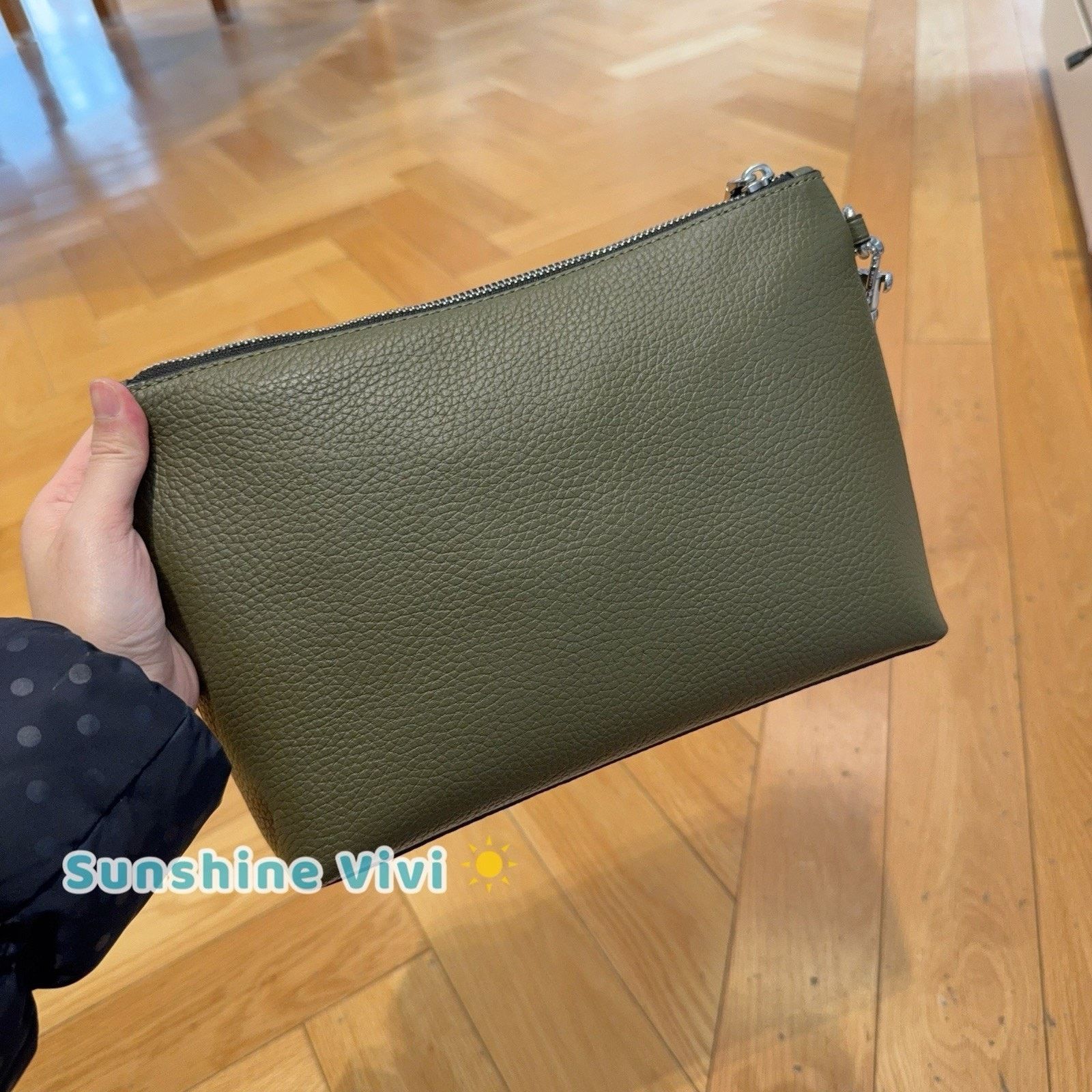 Coach NWT Coach Men's Pouch Soft pebble leather CCF33 Silver Olive Size ONE SIZE - 4 Thumbnail