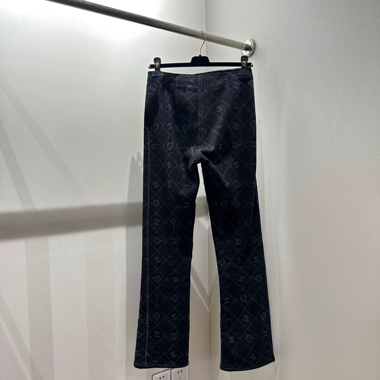 Chanel Chanel All-Over Logo Camellia Jeans 38 Cotton Size 27" / US 4 / IT 40 - 2 Thumbnail