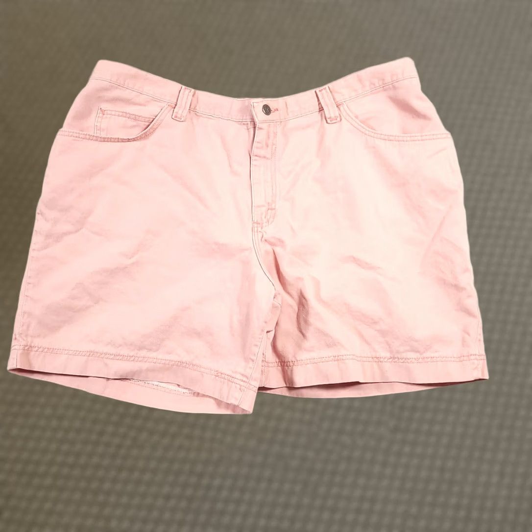Lee VINTAGE Lee Riders Shorts Women's 22W M Pink Denim High-Rise Mom Denim Groovy 90s Boyfriend Style Womens Size 40" / US 18 - 1 Thumbnail