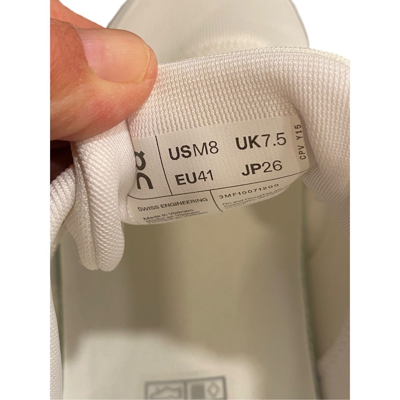On On Cloud 6 Men’s Sneakers in White Size 8 NIB Small Discolor Size US 8 / EU 41 - 8 Thumbnail