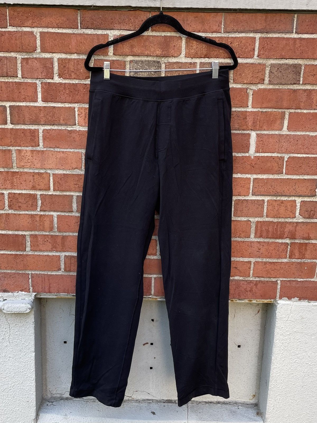 Lululemon Lululemon Black Sweatpants Pockets Drawstring Size US 30 / EU 46 - 1 Thumbnail