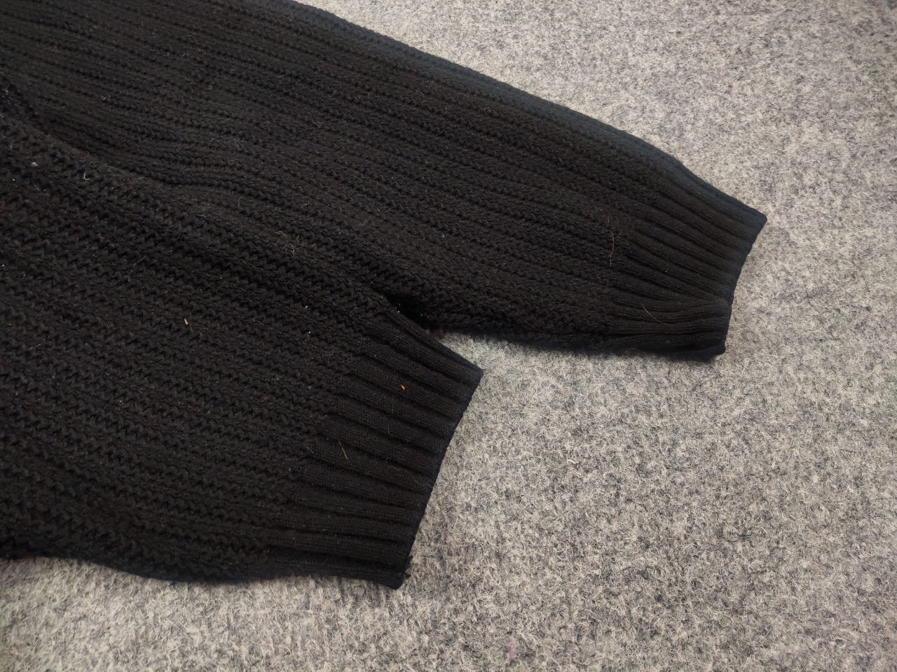 Chevignon Vintage 90's Chevignon Wool Blend Black Knit cropped Sweater Size US L / EU 52-54 / 3 - 7 Thumbnail