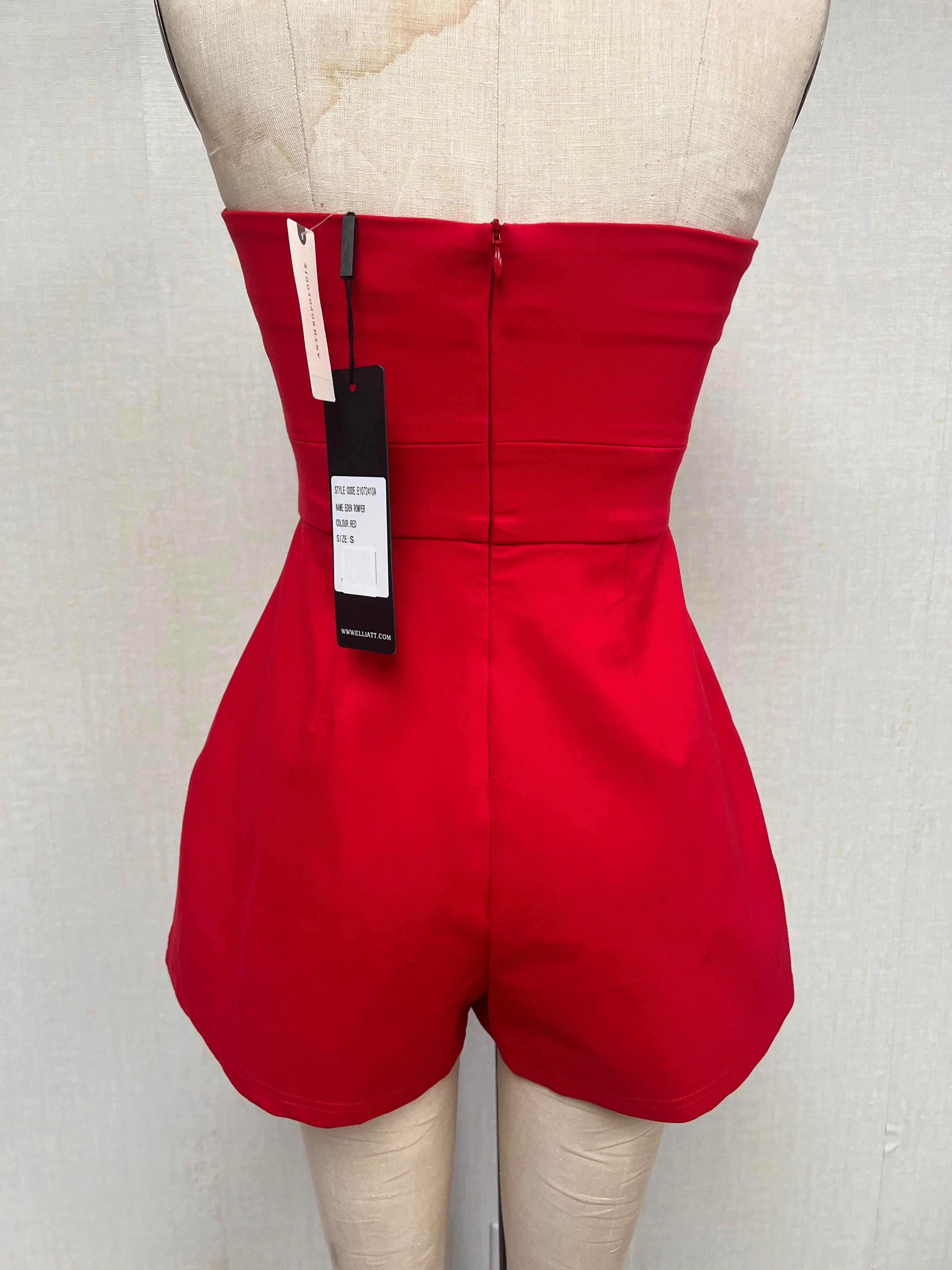 ELLIATT NWT Elliatt $218 Red Sweetheart Cut Out Halter Romper Small Size 27" / US 4 / IT 40 - 6 Thumbnail