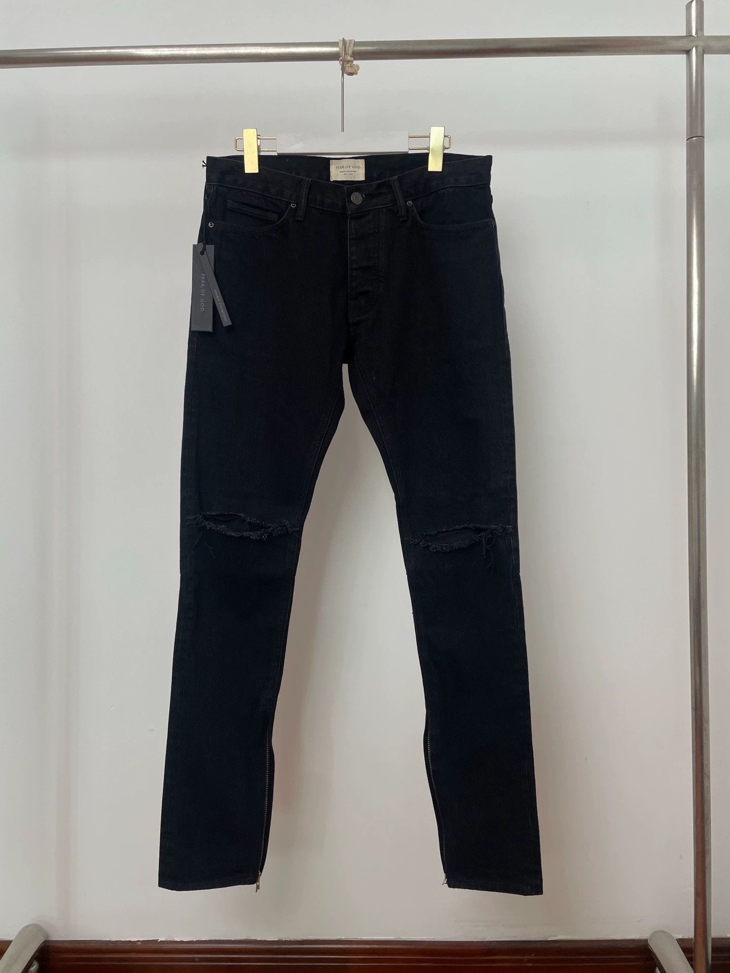 Fear of God Fear of God Ripped Black Jeans 30 New with Tags Size US 30 / EU 46 - 1 Thumbnail
