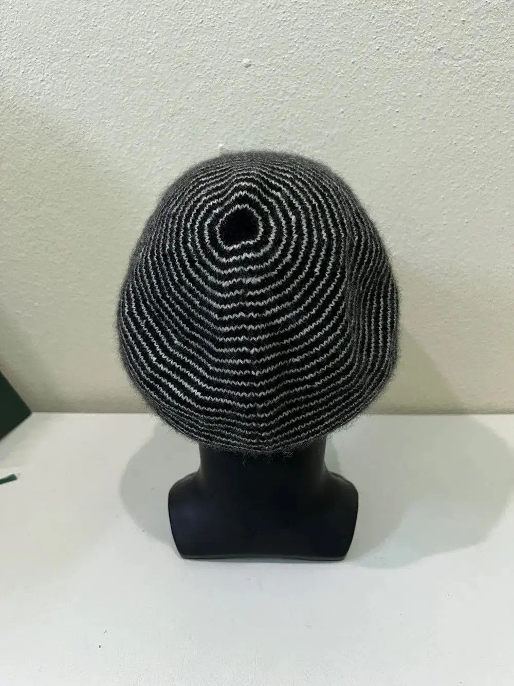Japanese Brand Japanese Brand Lulu Guinness Striped Design Beanie Cap Size ONE SIZE - 7 Thumbnail