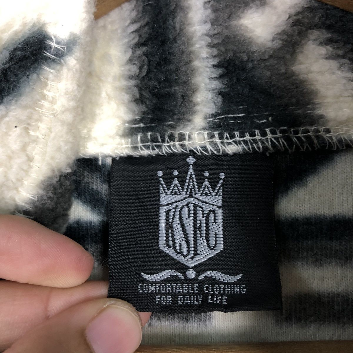 Japanese Brand Vintage Navajo Native Aztec Design Fleece Ksfc Issey Miyake Size US M / EU 48-50 / 2 - 13 Thumbnail