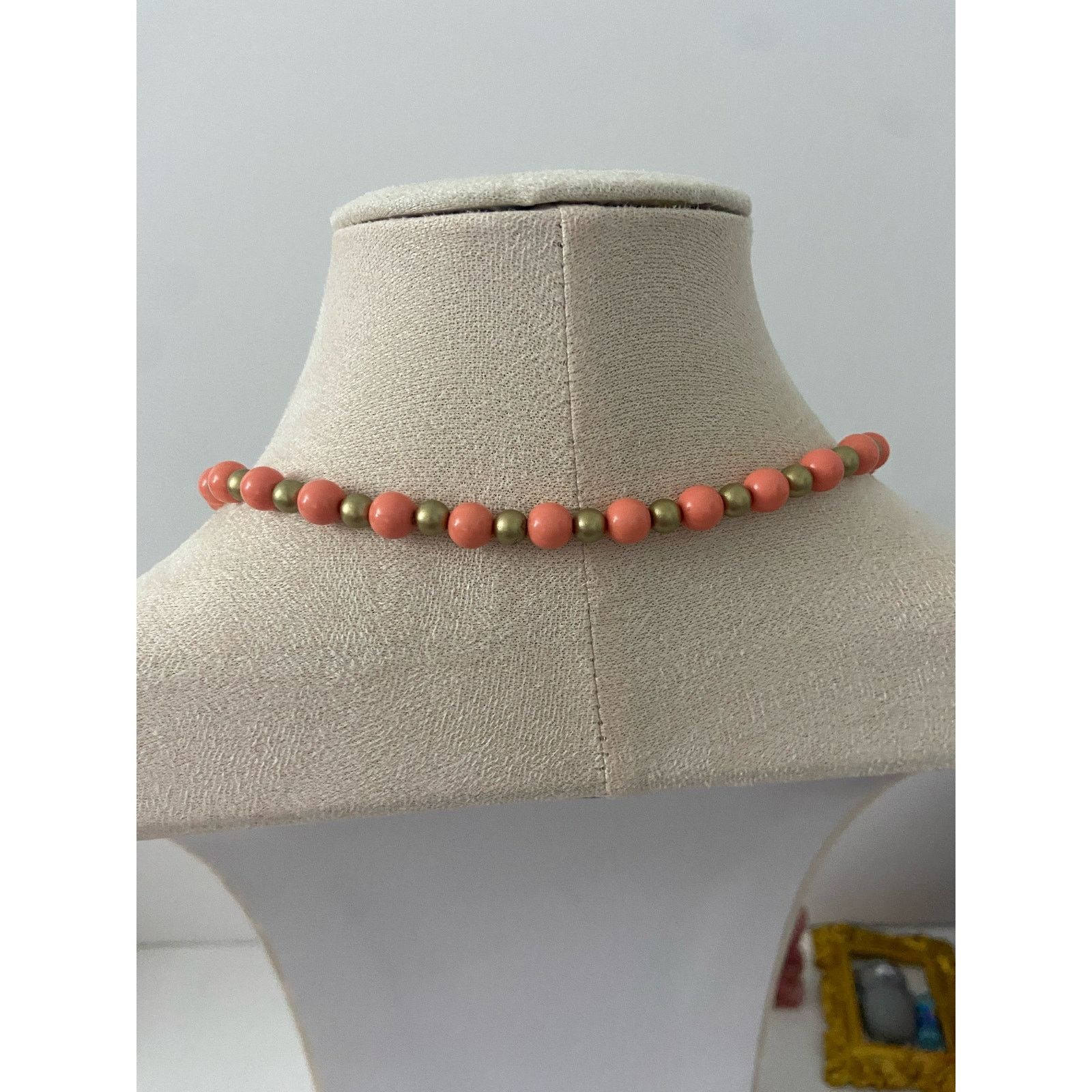 Handmade salmon pink and gold bead necklace Size ONE SIZE - 3 Thumbnail