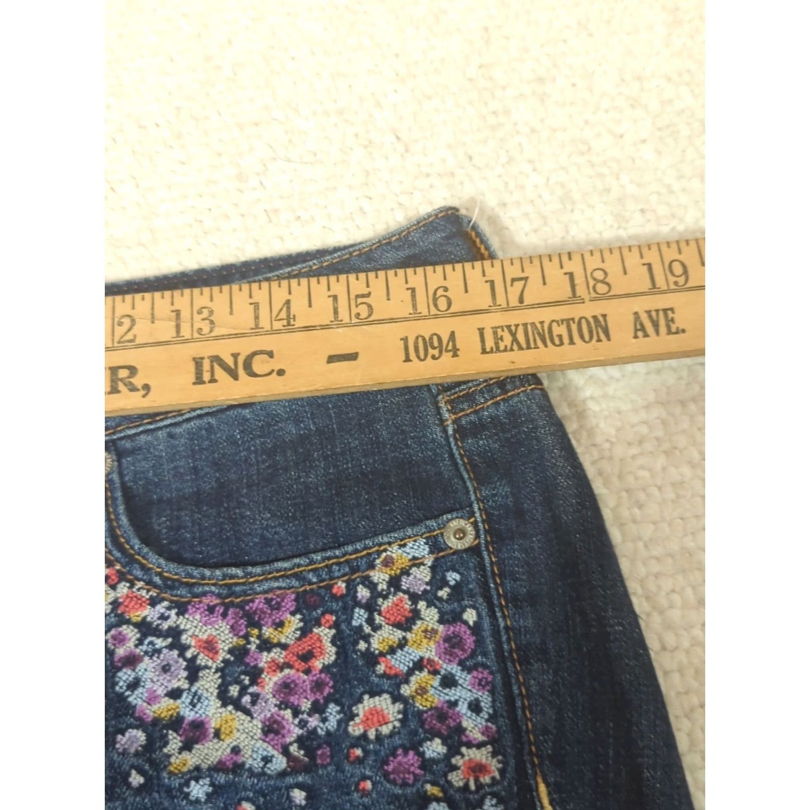 American Eagle Outfitters American Eagle Outfitters Women Denim Jean Shorts Size 8 Low Rise Embroidered Flowers Medium Wash Blue Casual Party Travel Summer Cotton Size 30" / US 8 / IT 44 - 6 Thumbnail