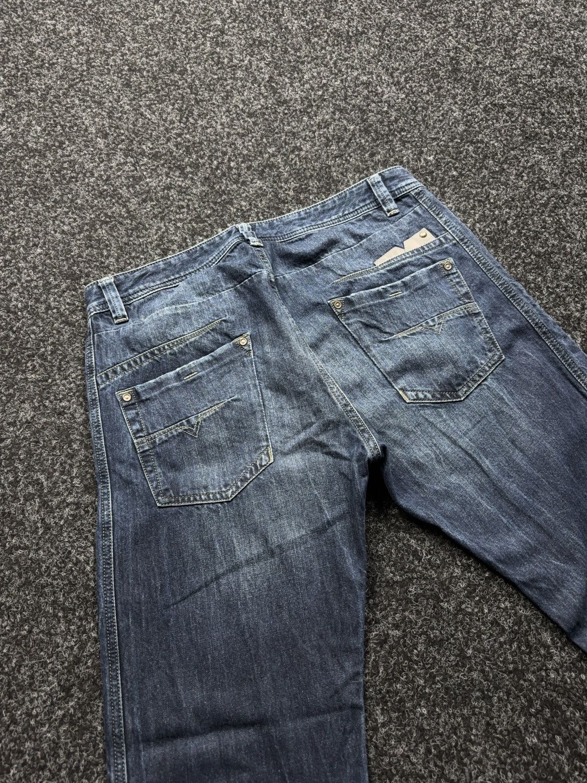 Diesel Luxury 00s Diesel Darron Distressed Y2K Slim Tapered Jeans Size US 33 - 15 Thumbnail