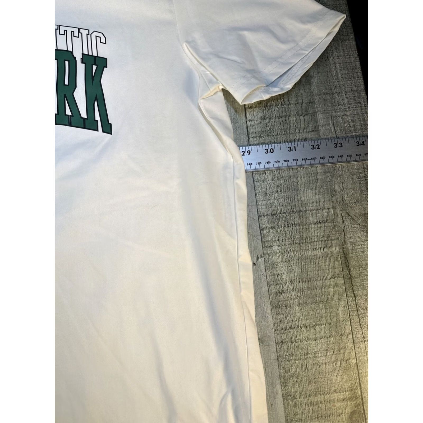 Vintage Manfinity Shirt Men Medium White Short Sleeve Crew Neck 2020-2029 Polyester Solid All Seasons Spring Summer Size US M / EU 48-50 / 2 - 4 Thumbnail