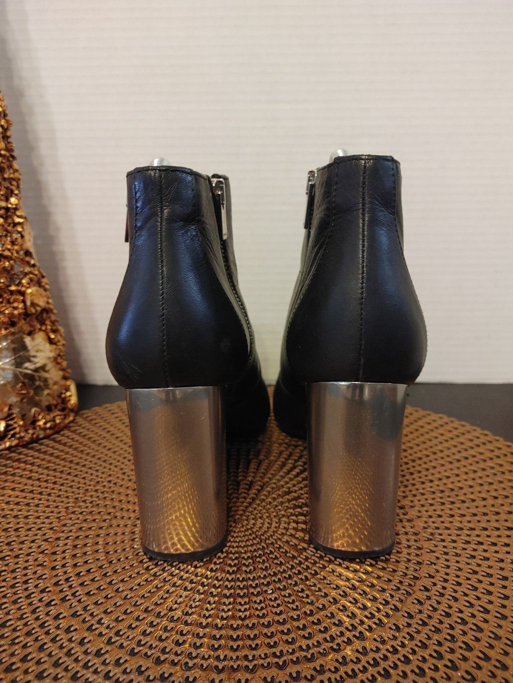 Vince Camuto Vince Camuto leather booties Size 8.5 Size US 8.5 / IT 38.5 - 5 Thumbnail