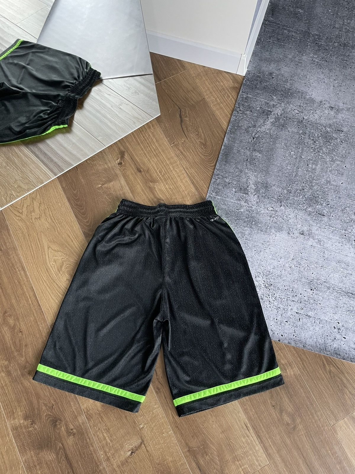 Nike Vintage Nike 90’s Y2K Style Drill Grey Shorts Dri-Fit Size US 32 / EU 48 - 11 Thumbnail