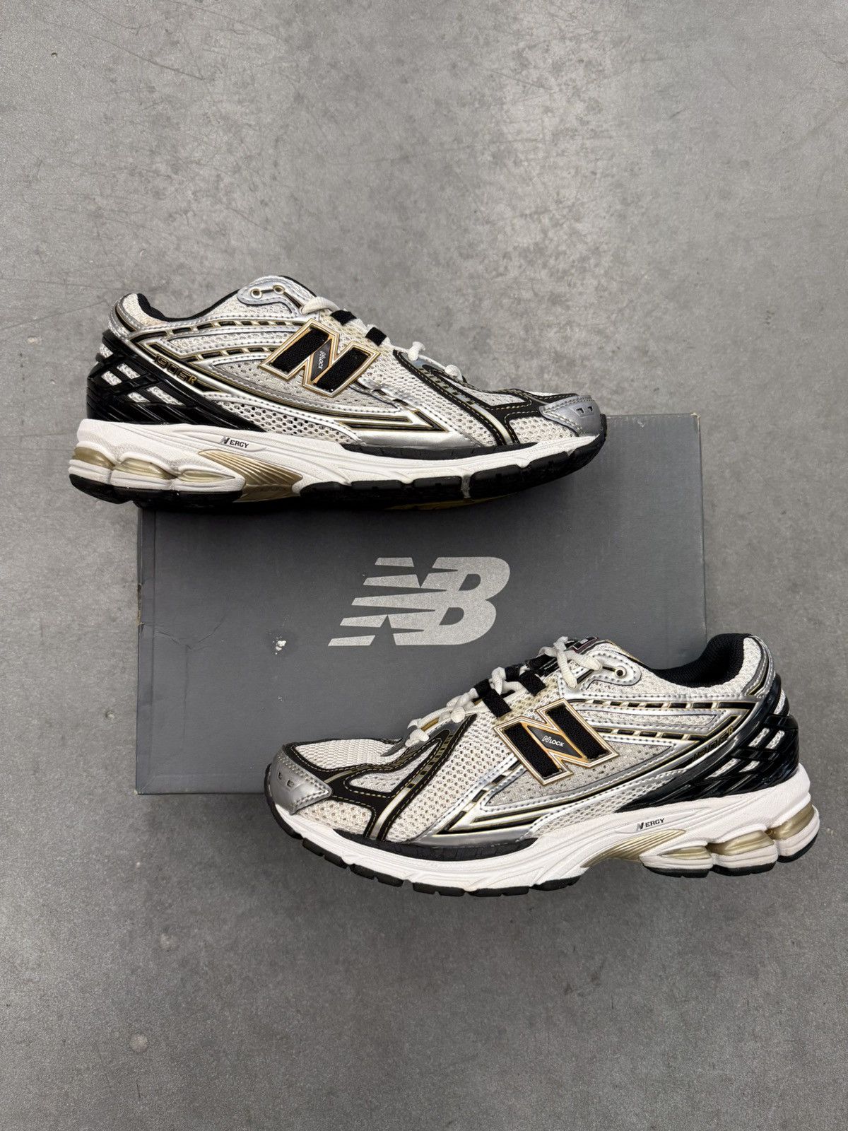 New Balance 2022 New Balance 1906R White Metallic Gold Size US 9.5 / EU 42-43 - 1 Thumbnail