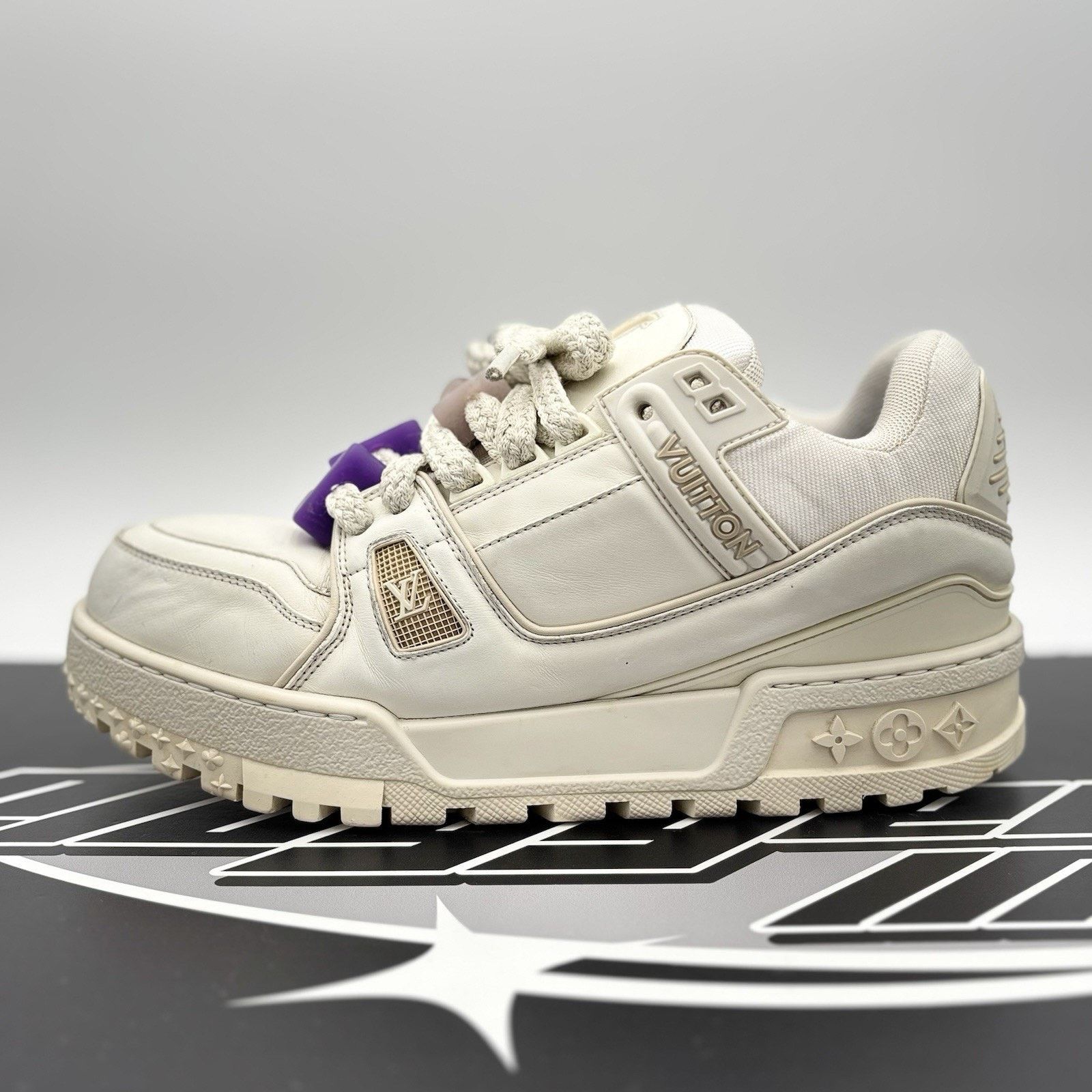 Louis Vuitton (10-10.5 US) Louis Vuitton Maxi Trainer ' White ' Size US 10 / EU 43 - 12 Thumbnail