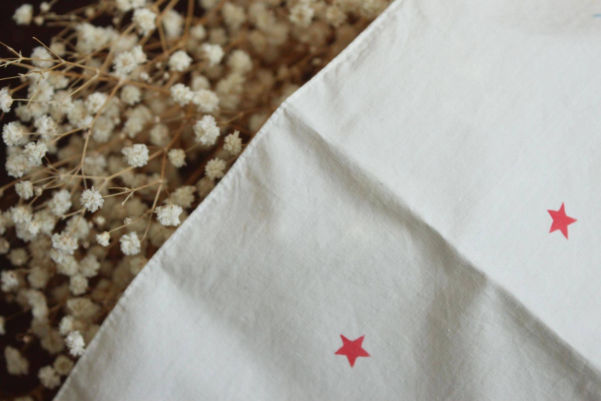 Vintage Vintage 1950s Men's Handkerchief, Herold White Cotton with B Size ONE SIZE - 8 Thumbnail