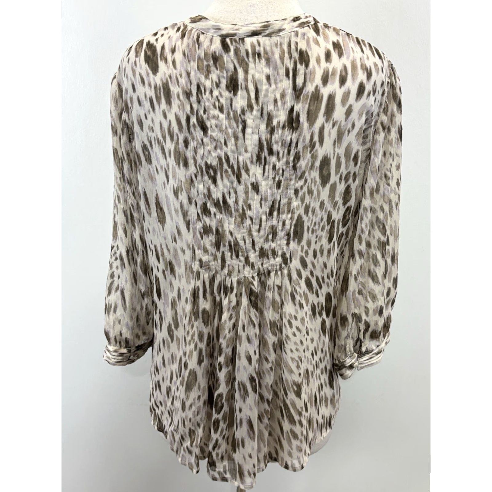 Vintage Chicos Blouse Shirt Womens Large Beige Animal Print Peasant Sheer Pleated Chiffon Polyester Button U.S. Size Large Size L / US 10 / IT 46 - 3 Thumbnail