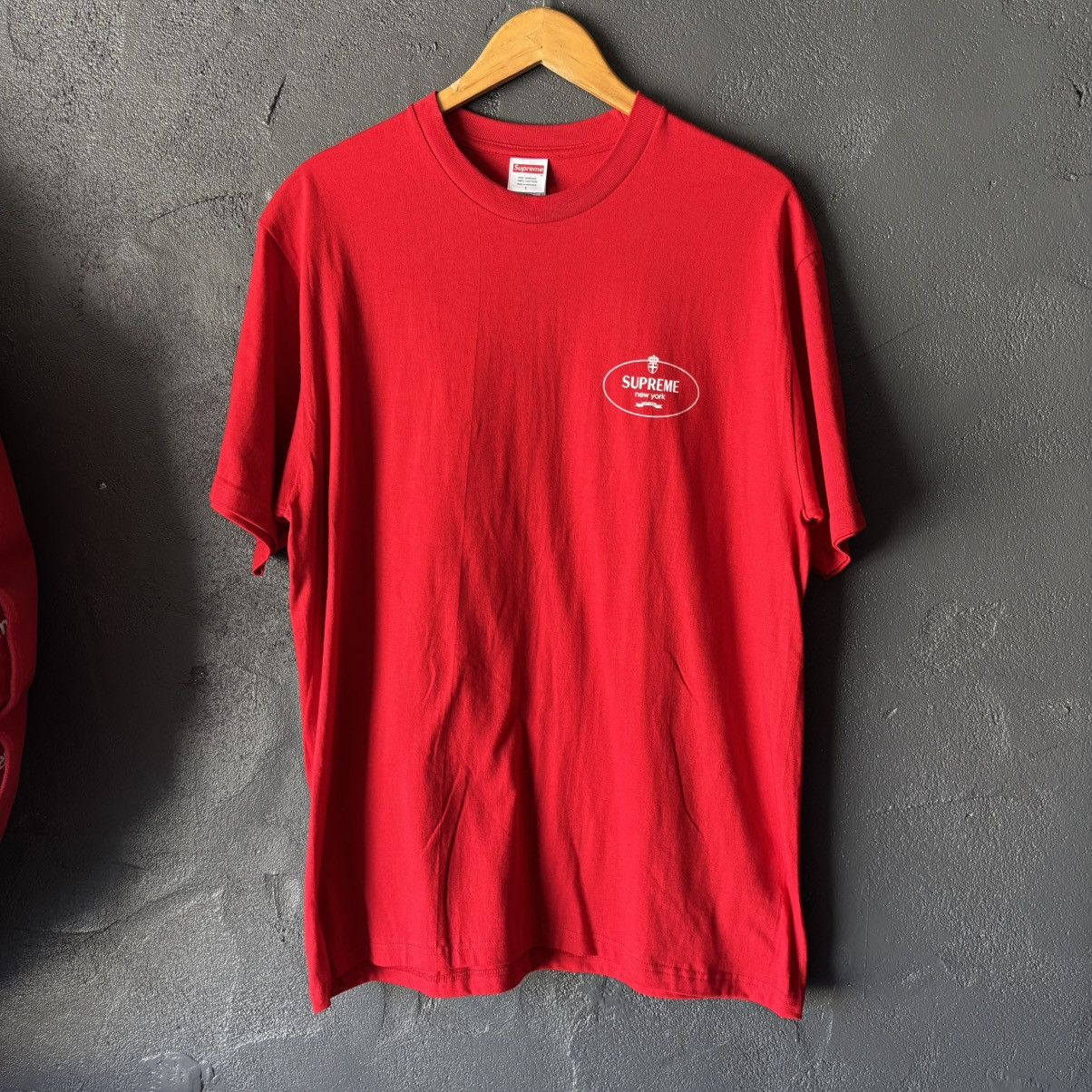 Supreme Supreme Crest Red T Shirt Size Large Brand New Size US L / EU 52-54 / 3 - 2 Thumbnail