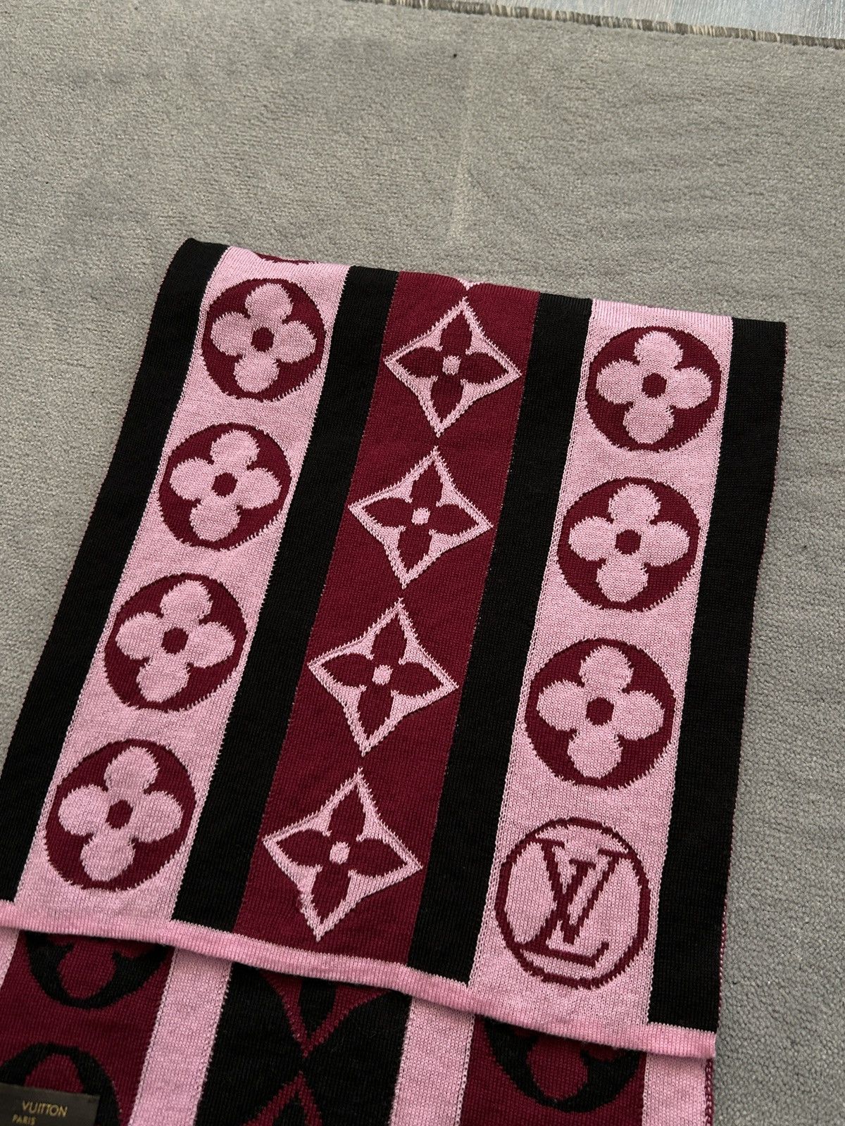 Louis Vuitton 💥Louis Vuitton Pink Monogram Logomania Scarf Size ONE SIZE - 3 Thumbnail