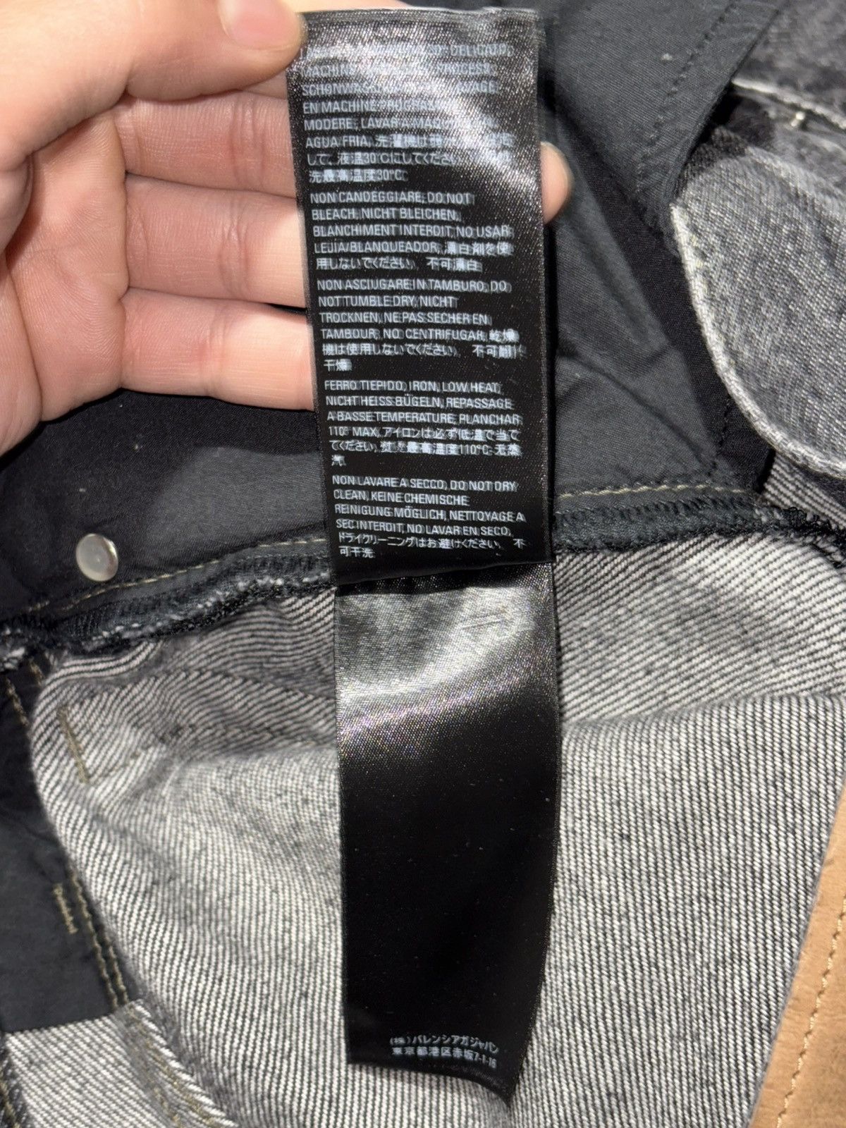 Balenciaga FW21 Demna Balenciaga Jeans Back Rip distressed gray denim Size US 29 - 7 Thumbnail