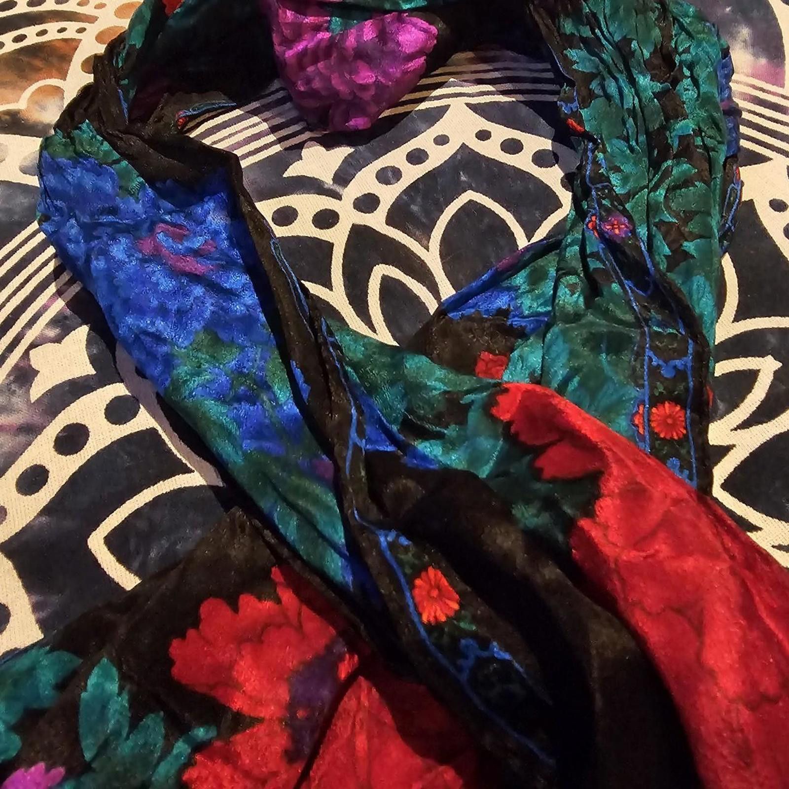 Designer Women's Vintage Silk Floral Scarf Size ONE SIZE - 5 Thumbnail