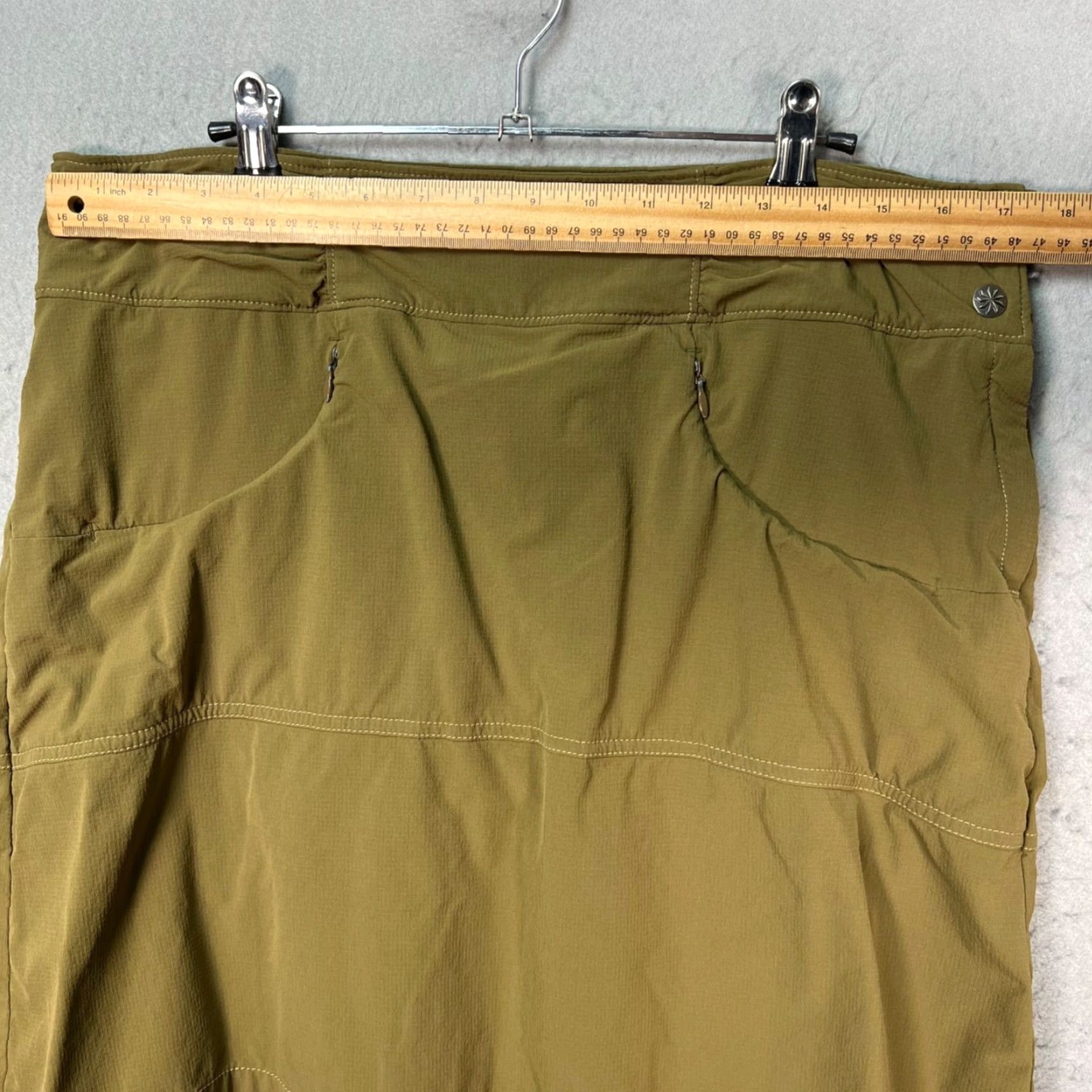 Athleta Athleta Womens Skirt 12 Olive Green Nylon Spandex Pockets Casual Mini Short Season Spring Summer VINTAGE No Size 34" / US 12 / IT 48 - 4 Thumbnail