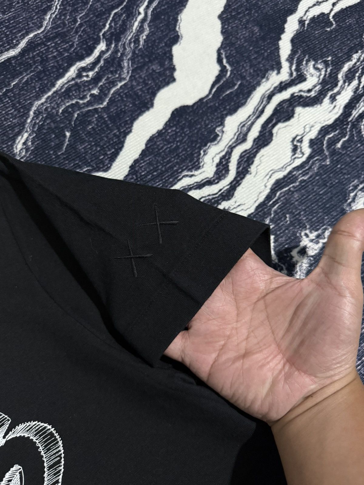 Kaws Uniqlo x kaws t shirt Size US L / EU 52-54 / 3 - 4 Thumbnail