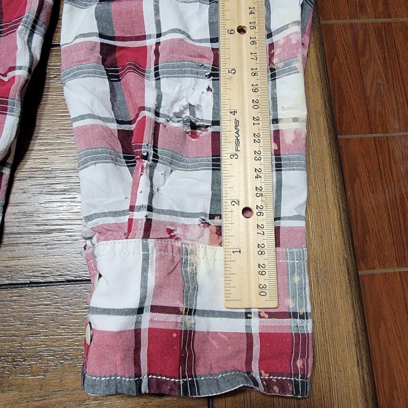 American Eagle Outfitters AEO Homemade Christmas Pearl Snap Santa Shirt - Size XL Size XL / US 12-14 / IT 48-50 - 8 Thumbnail