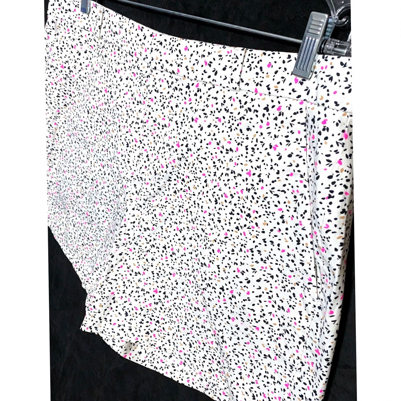 Banana Republic Banana Republic Chino Shorts Womens 12 Casual Travel Workwear Floral White Weathered 12 Womens Size 34" / US 12 / IT 48 - 3 Thumbnail