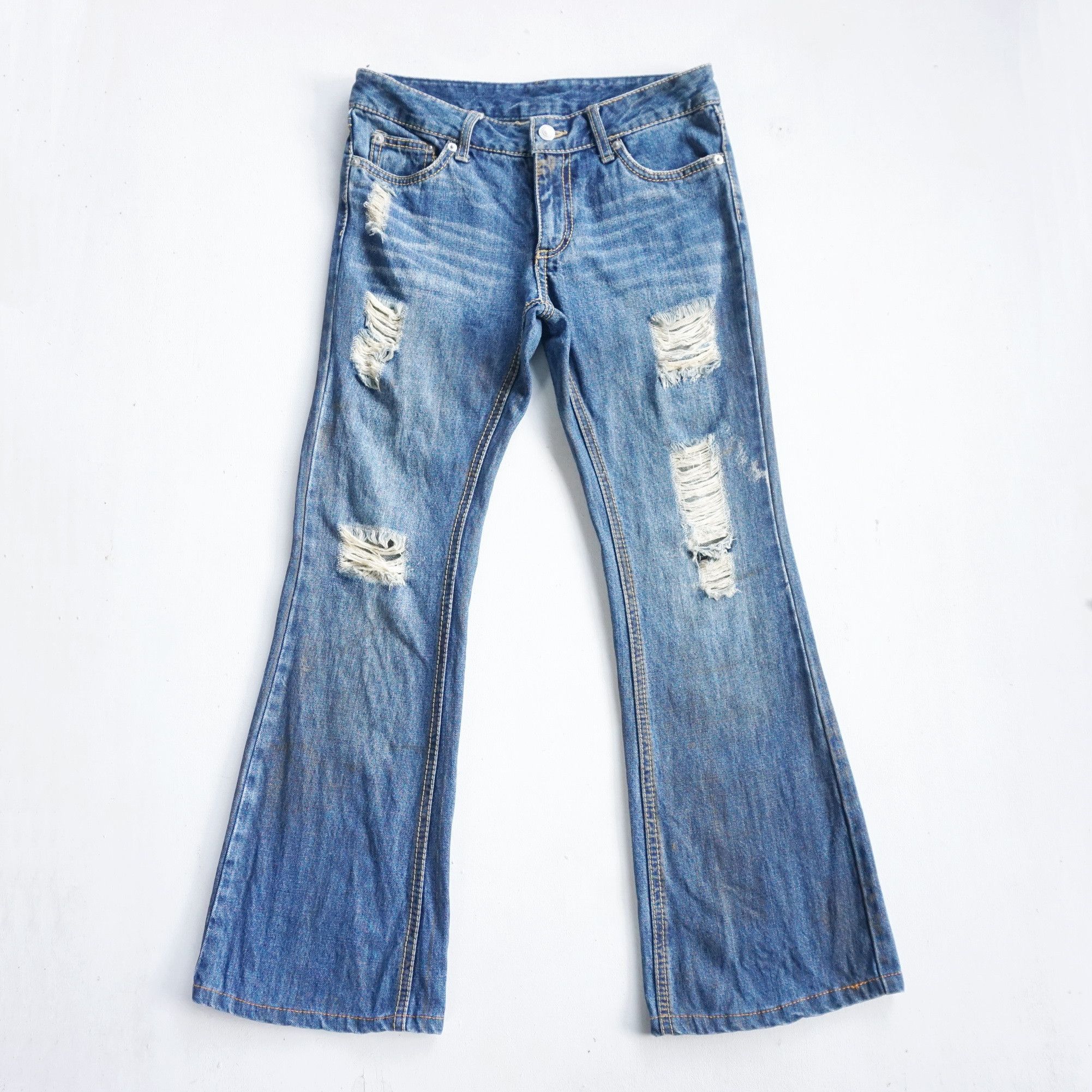 Japanese Brand Low Rise Ripped Dirty Look Flare Jeans Japanese Brand Size 27" / US 4 / IT 40 - 1 Thumbnail