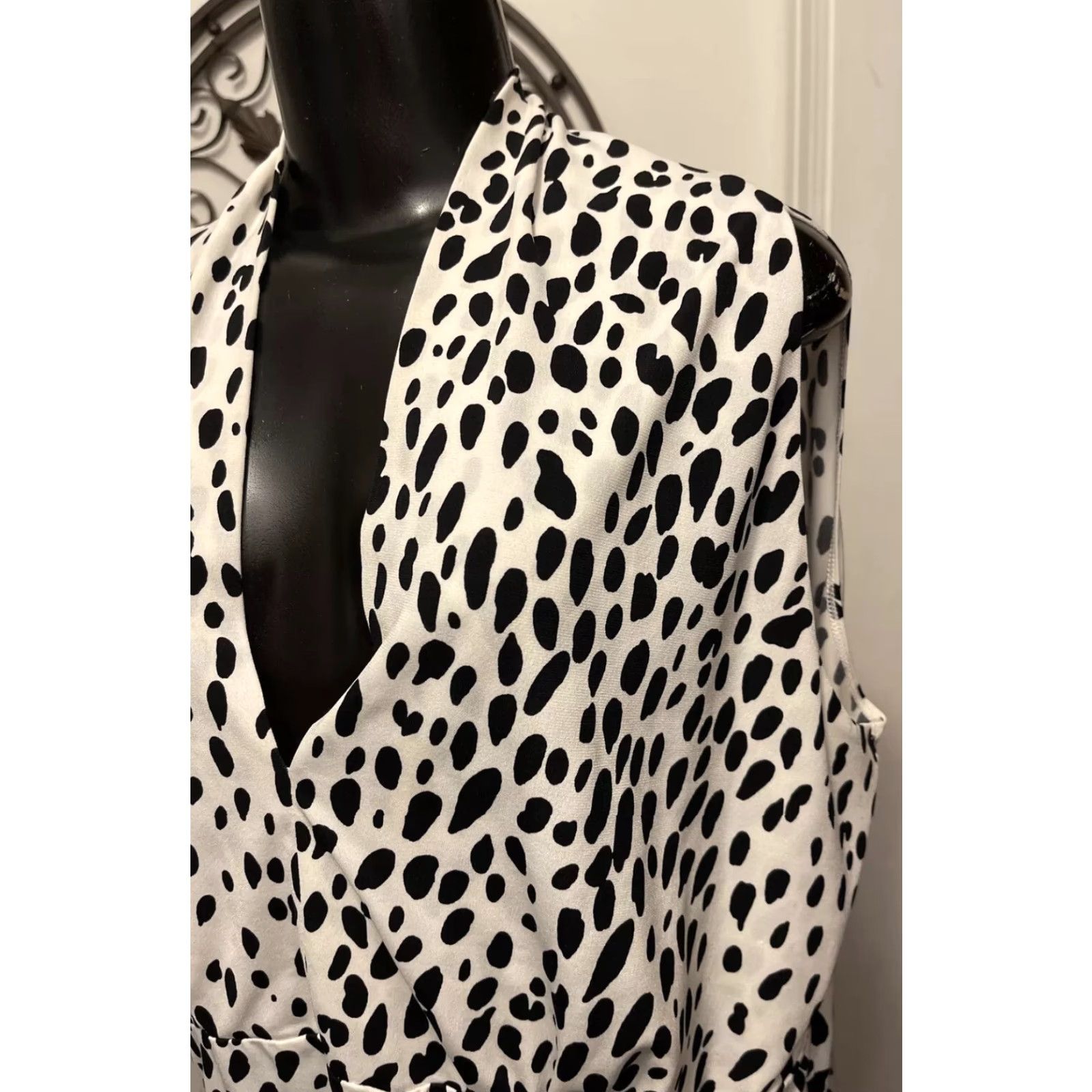 Vintage VINTAGE 1X Rafaella Woman Sleeveless V-Neck Animal Print Ivory & Black Top Womens Size XL / US 12-14 / IT 48-50 - 3 Thumbnail