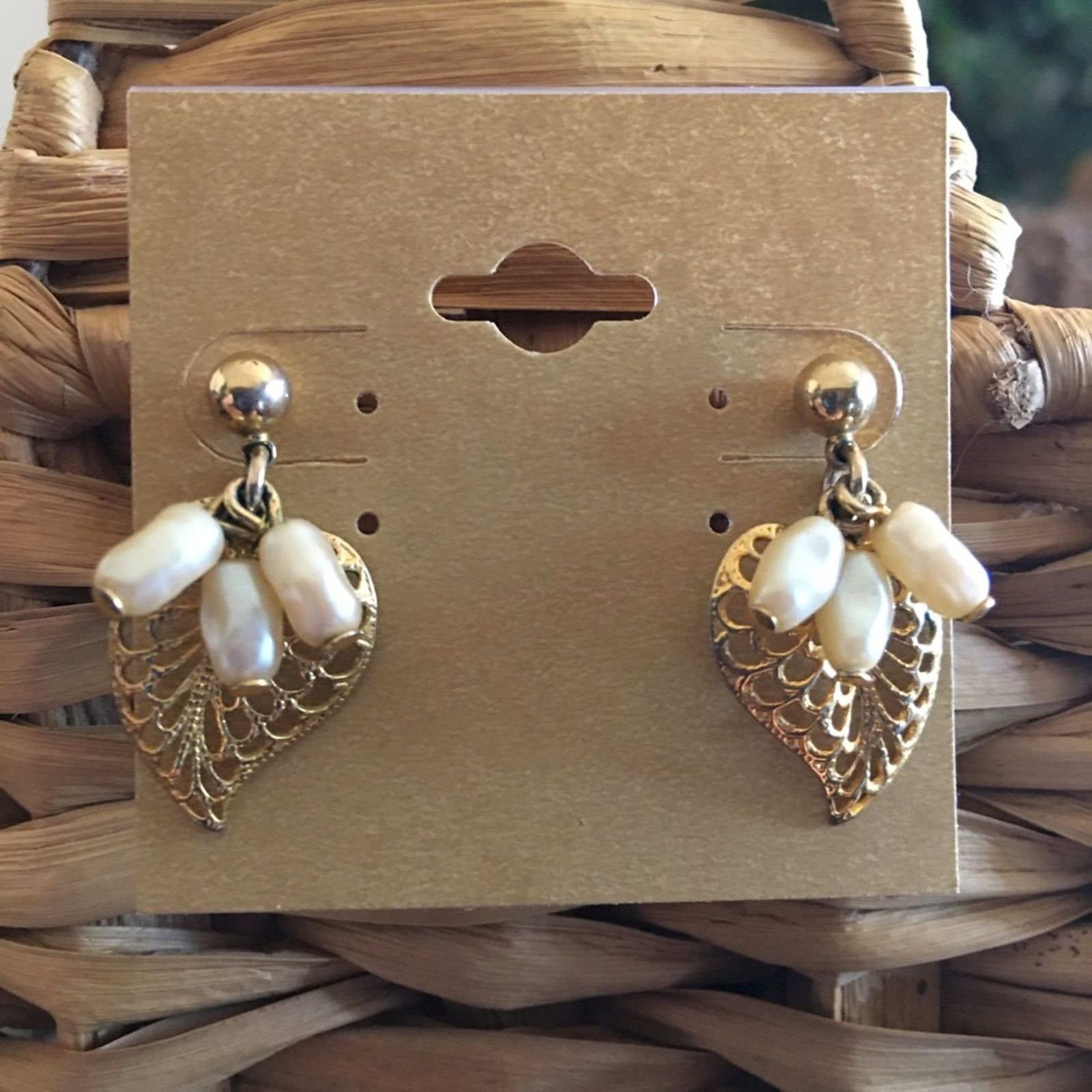 Vintage Vintage 70s Avon leaf fresh water pearl earrings Size ONE SIZE - 1 Thumbnail
