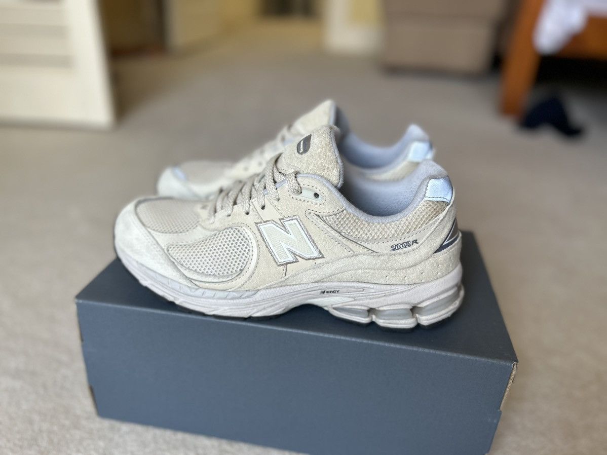 New Balance New Balance 2002r ‘Light Bone/Aluminium’ Size US 8.5 / EU 41-42 - 2 Thumbnail
