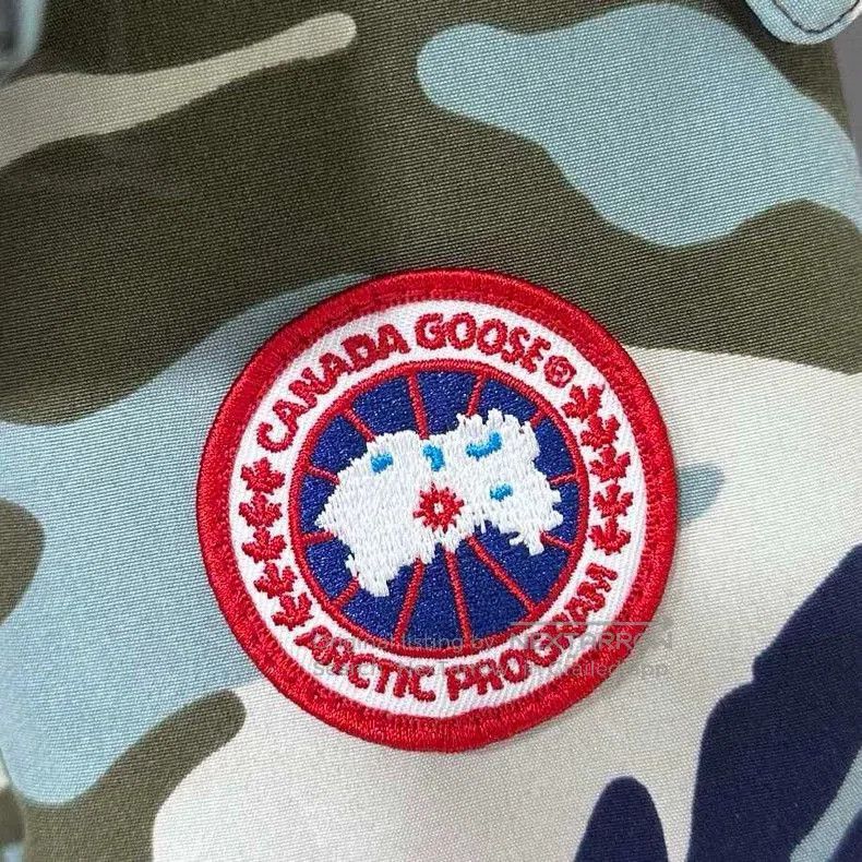 Canada Goose Camo Logo Hooded Down Jacket. Size US XL / EU 56 / 4 - 4 Thumbnail