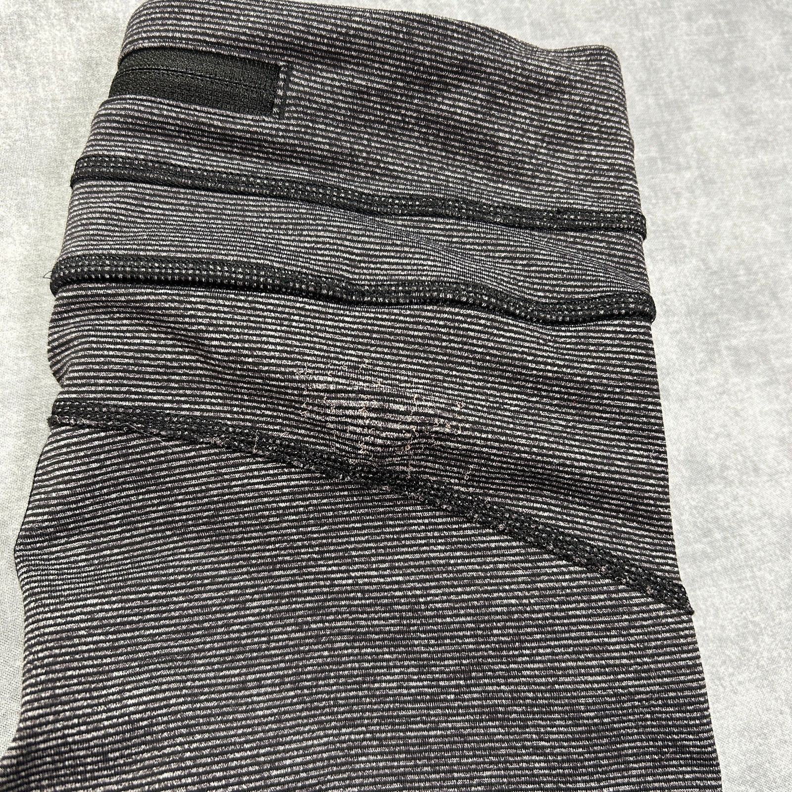 Lululemon Lululemon Inspire Crop capri athletic running leggings wms 2 Size 26" / US 2 / IT 38 - 6 Thumbnail