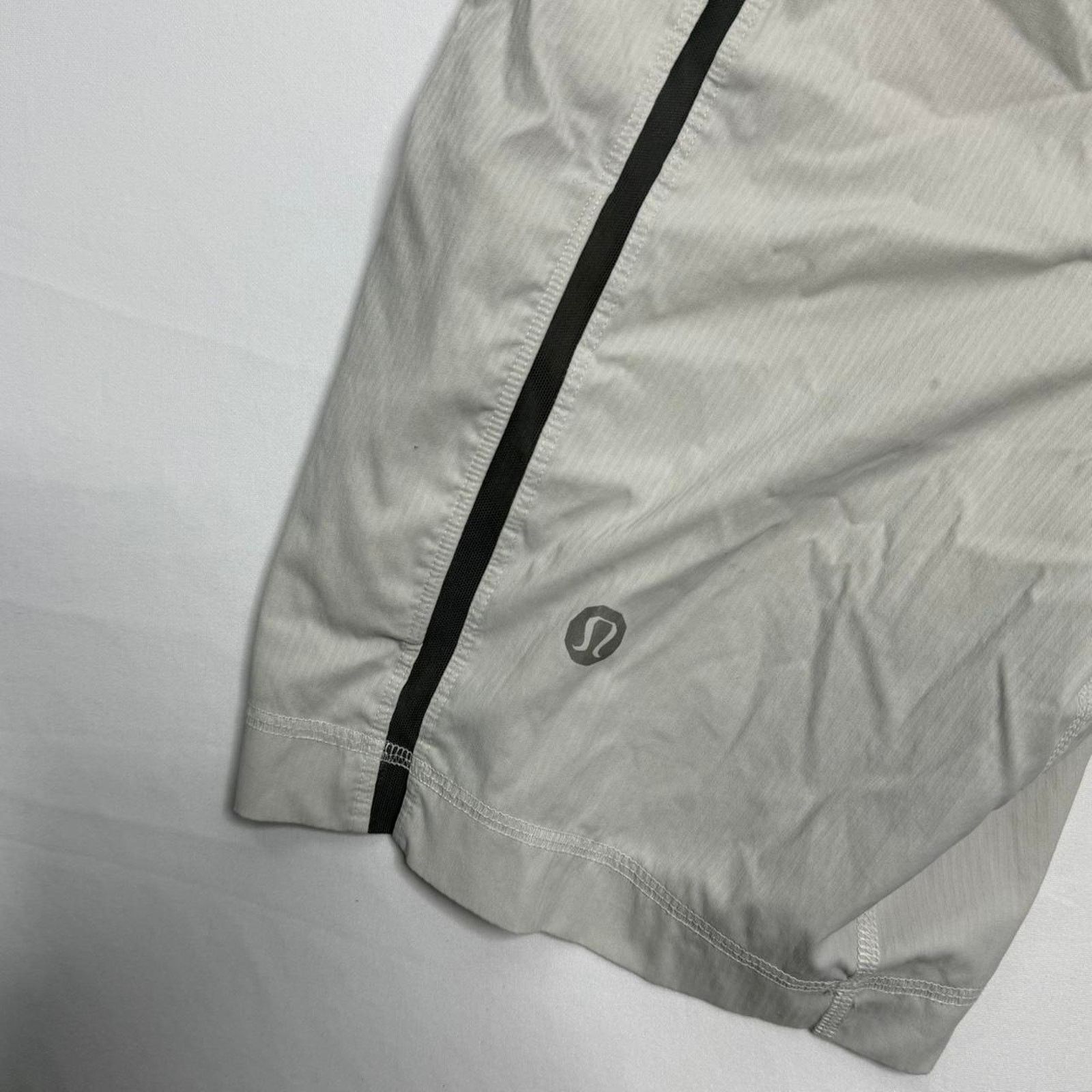 Lululemon Lululemon Athletic Pace Breaker Shorts Size Medium Size US 37 - 3 Thumbnail
