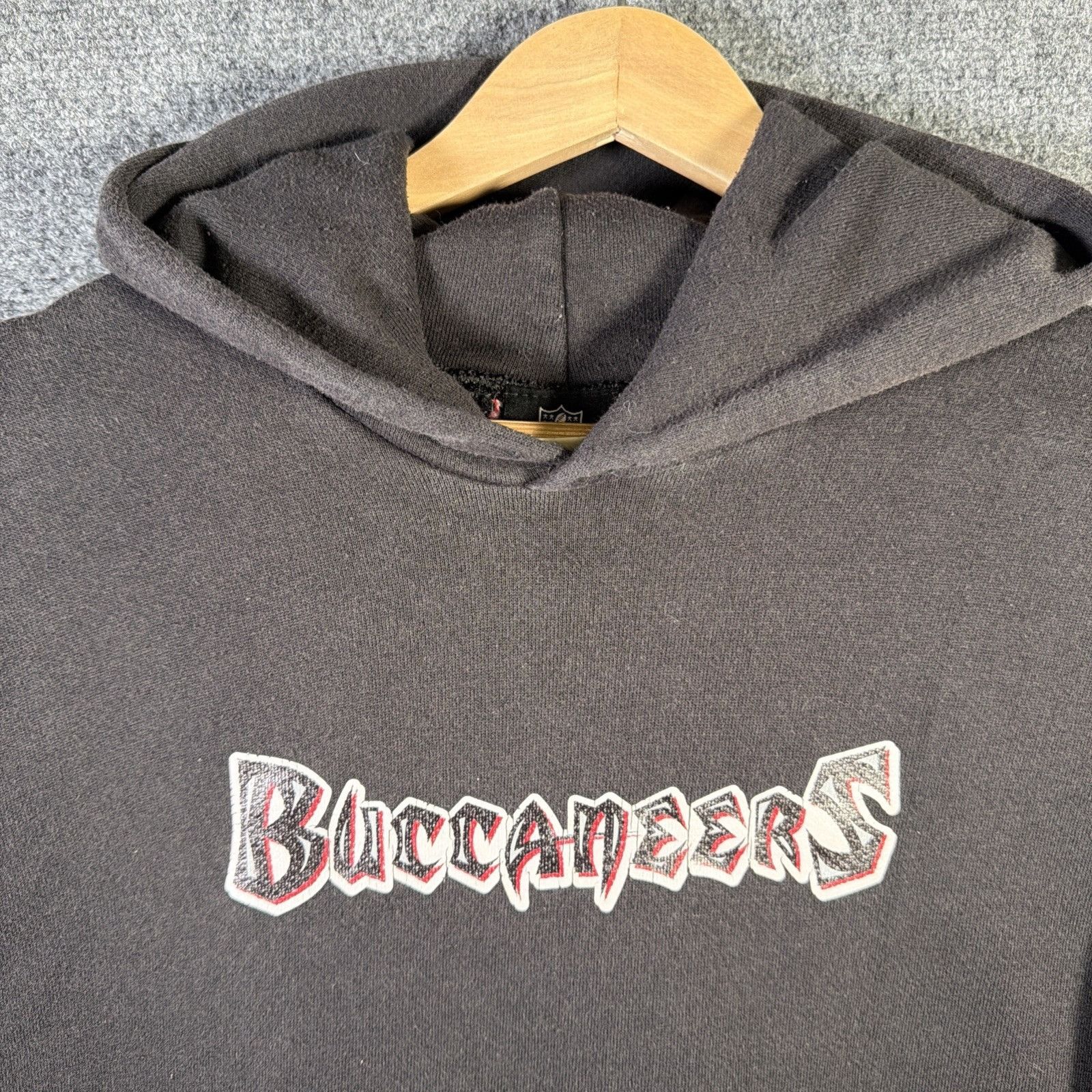 NFL Vintage Tampa Bay Buccaneers Hoodie Mens XL Black 90s Faded Size US XL / EU 56 / 4 - 4 Thumbnail